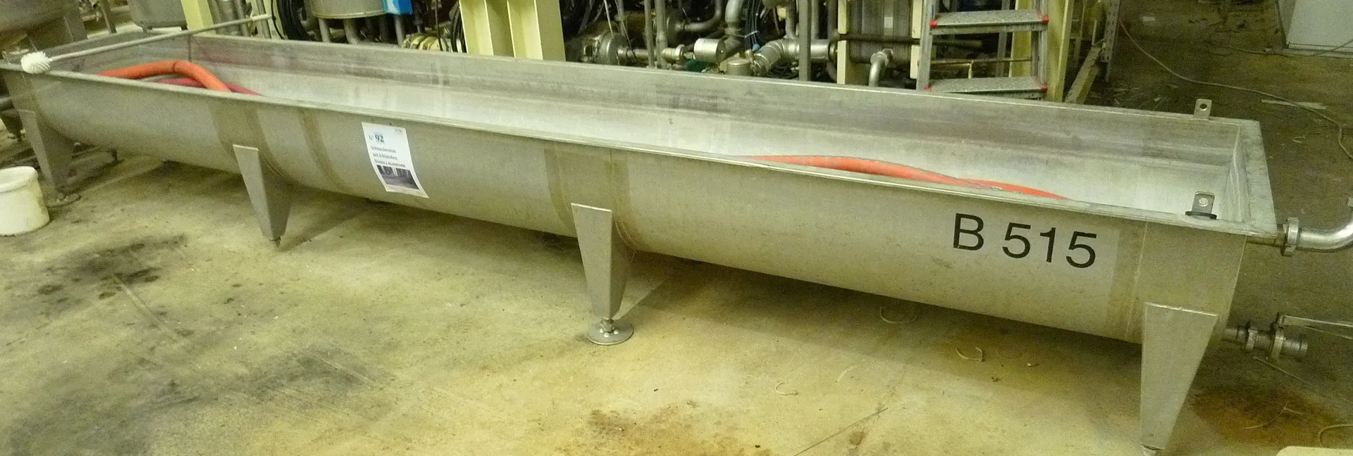 Tub with hoses
