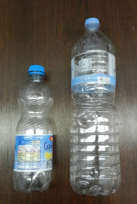 Druck-Füller XRB 16 für PET- Flaschen 12-stellig mit Dosierpumpe, Leistung: bis 650 Flaschen/h 