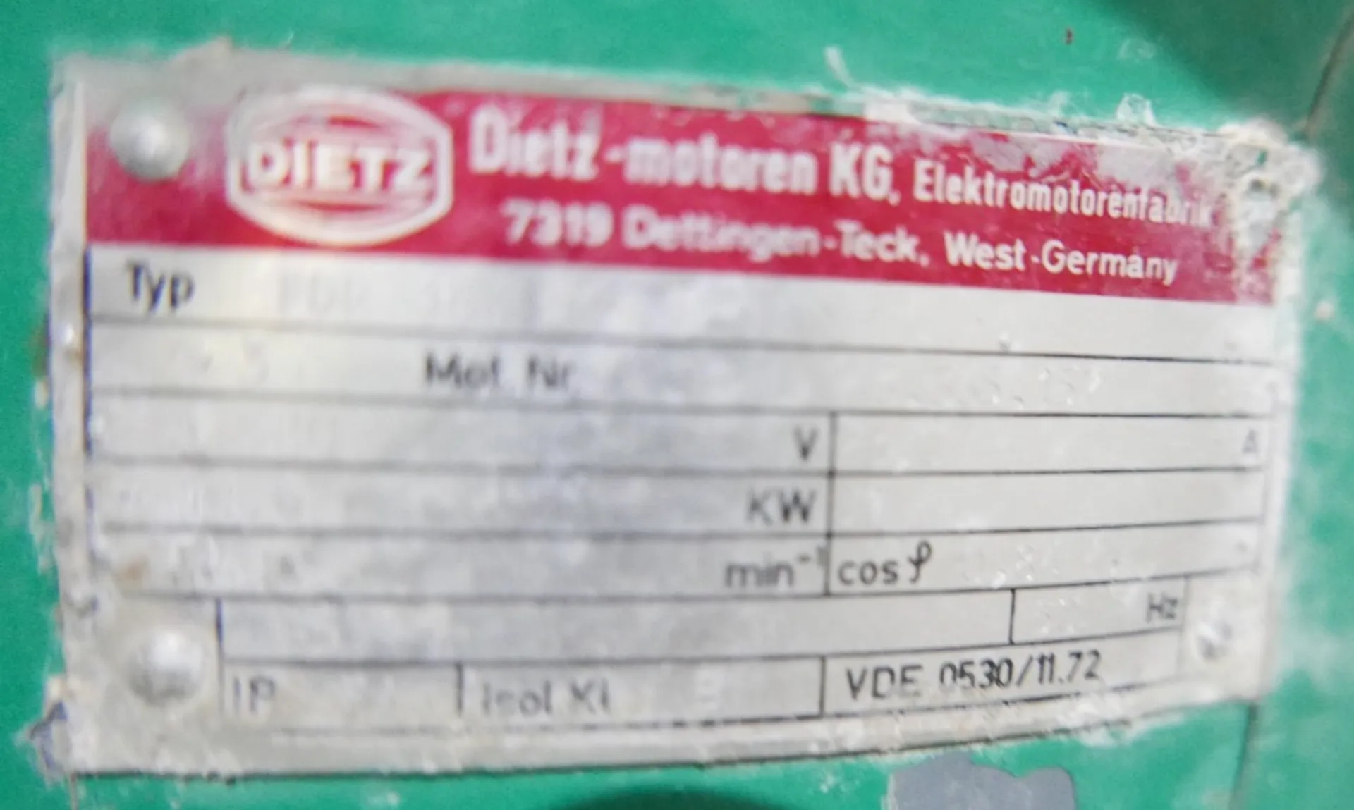 Exzenterschneckenpumpe NETZSCH mit Trichter und Gestell