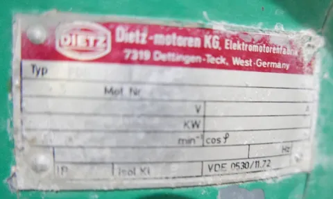 Exzenterschneckenpumpe NETZSCH mit Trichter und Gestell