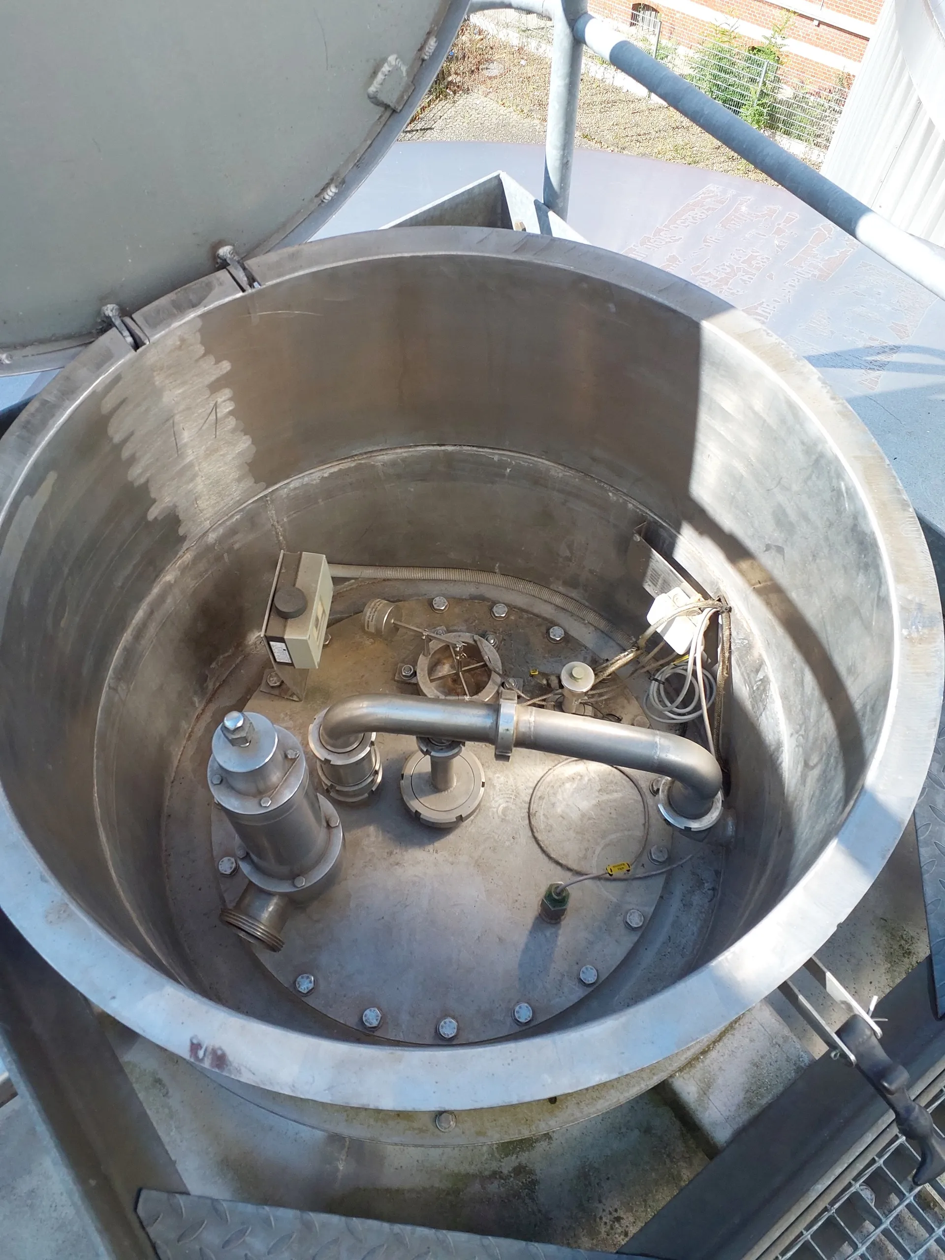 123.600 Liter GROSS Drucktank isoliert