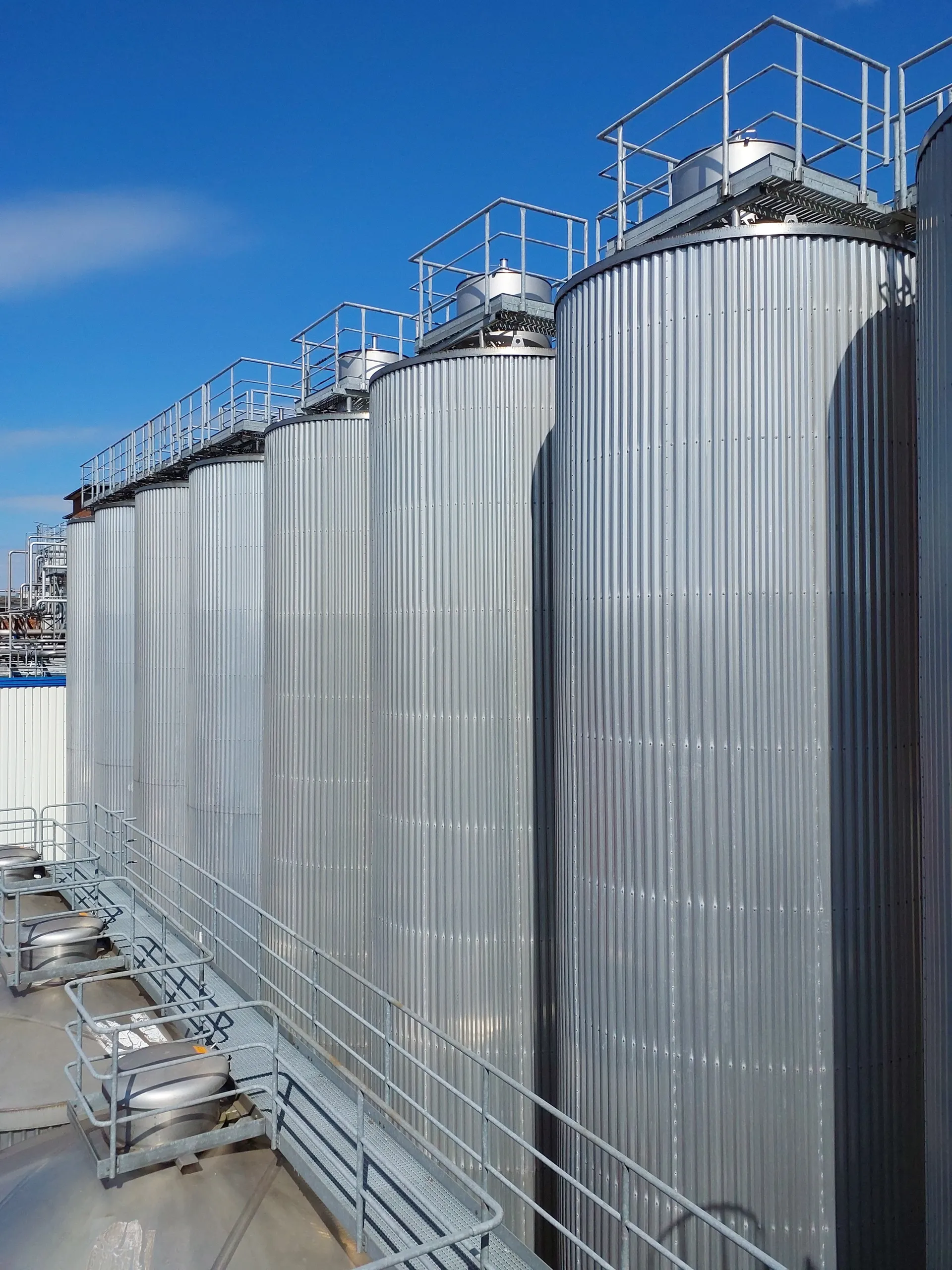 120.000 Liter Gresser 3 bar Drucktank isoliert