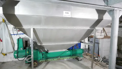 Exzenterschneckenpumpe NETZSCH mit Trichter und Gestell
