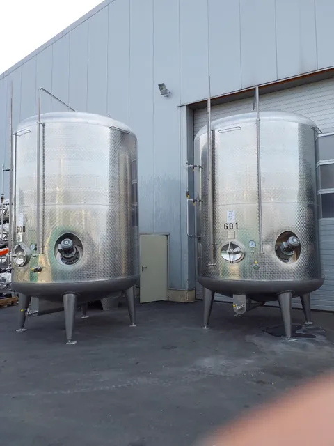15.500 Liter Möschle Weintank, Lagertank mit Kühlmantel isoliert mit Rührwerk