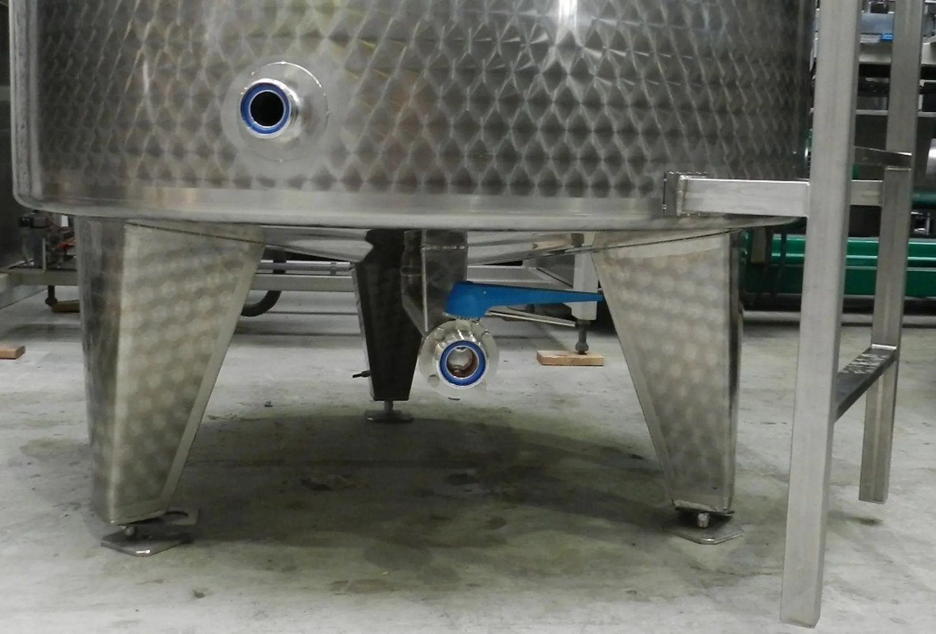 Milchtank 2000 Liter aus V2A mit Rührwerk