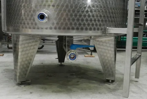 Milchtank 2000 Liter aus V2A mit Rührwerk
