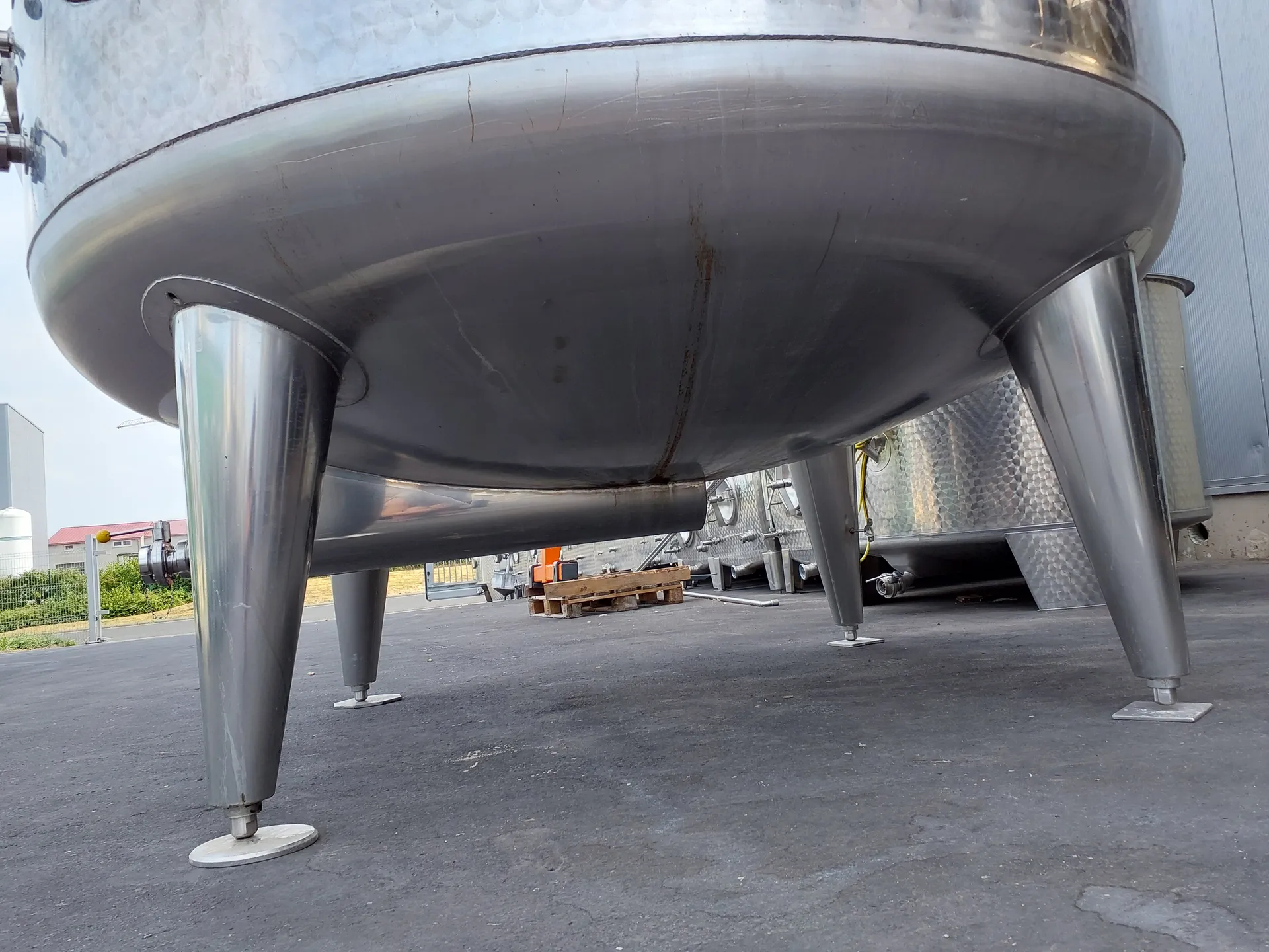 15.500 Liter Möschle Weintank, Lagertank mit Kühlmantel isoliert mit Rührwerk