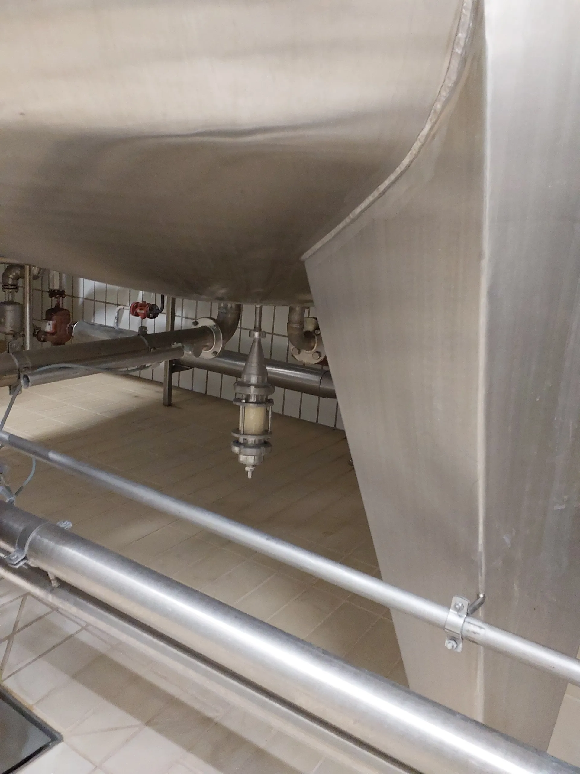 12.890 Liter 2 bar Drucktank Würzesterilisator 2 isoliert