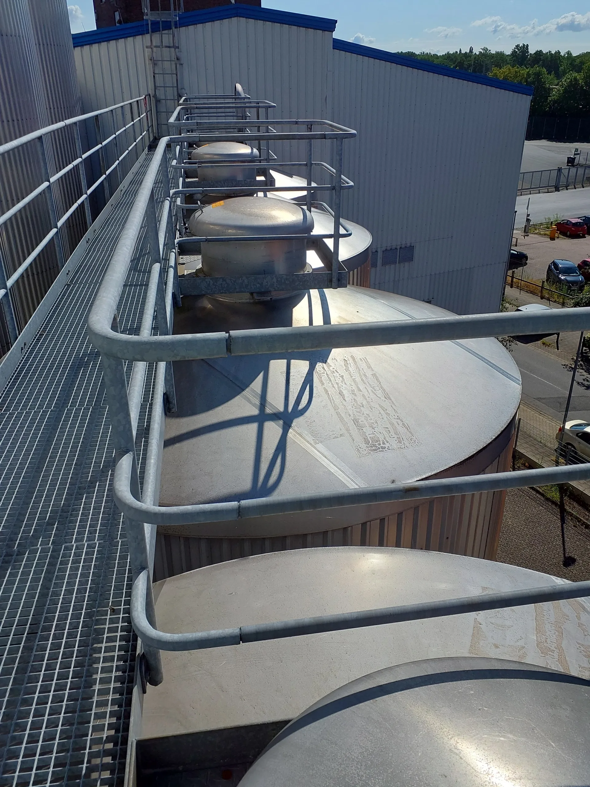 123.600 Liter GROSS Drucktank isoliert
