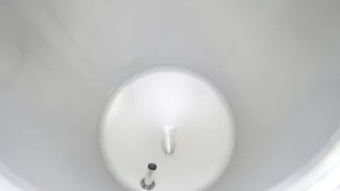 200 Liter Eurolux Biertank/ Lagertanks/ Drucktank mit Kühlmantel, rund, stehend aus V2A, Betriebsdruck: +2,0 bar