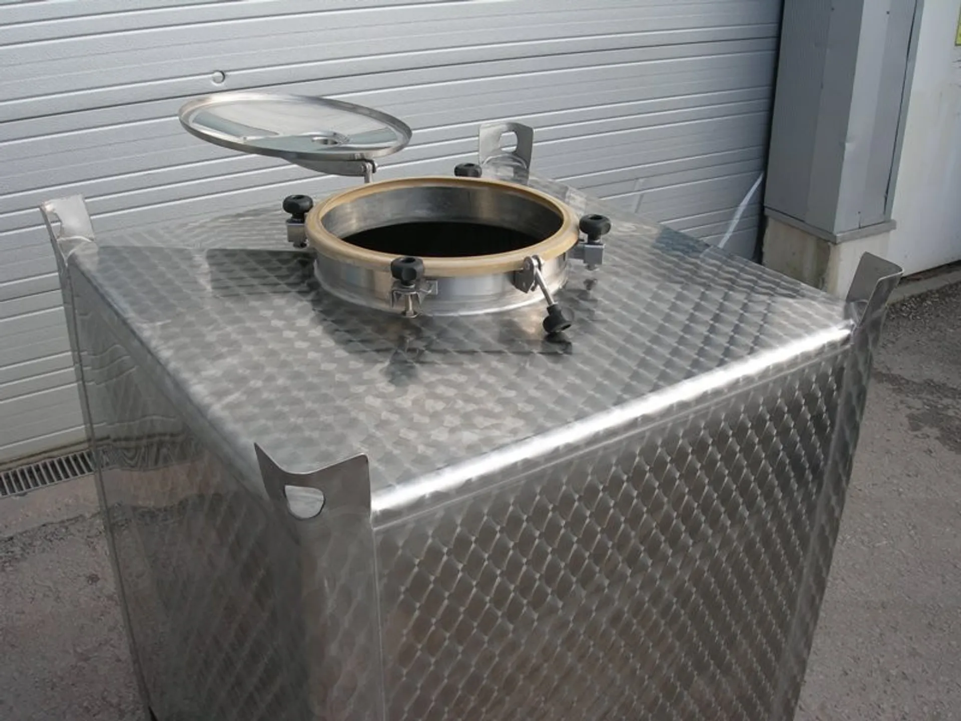 Edelstahltanks 1000 Liter aus V2A 