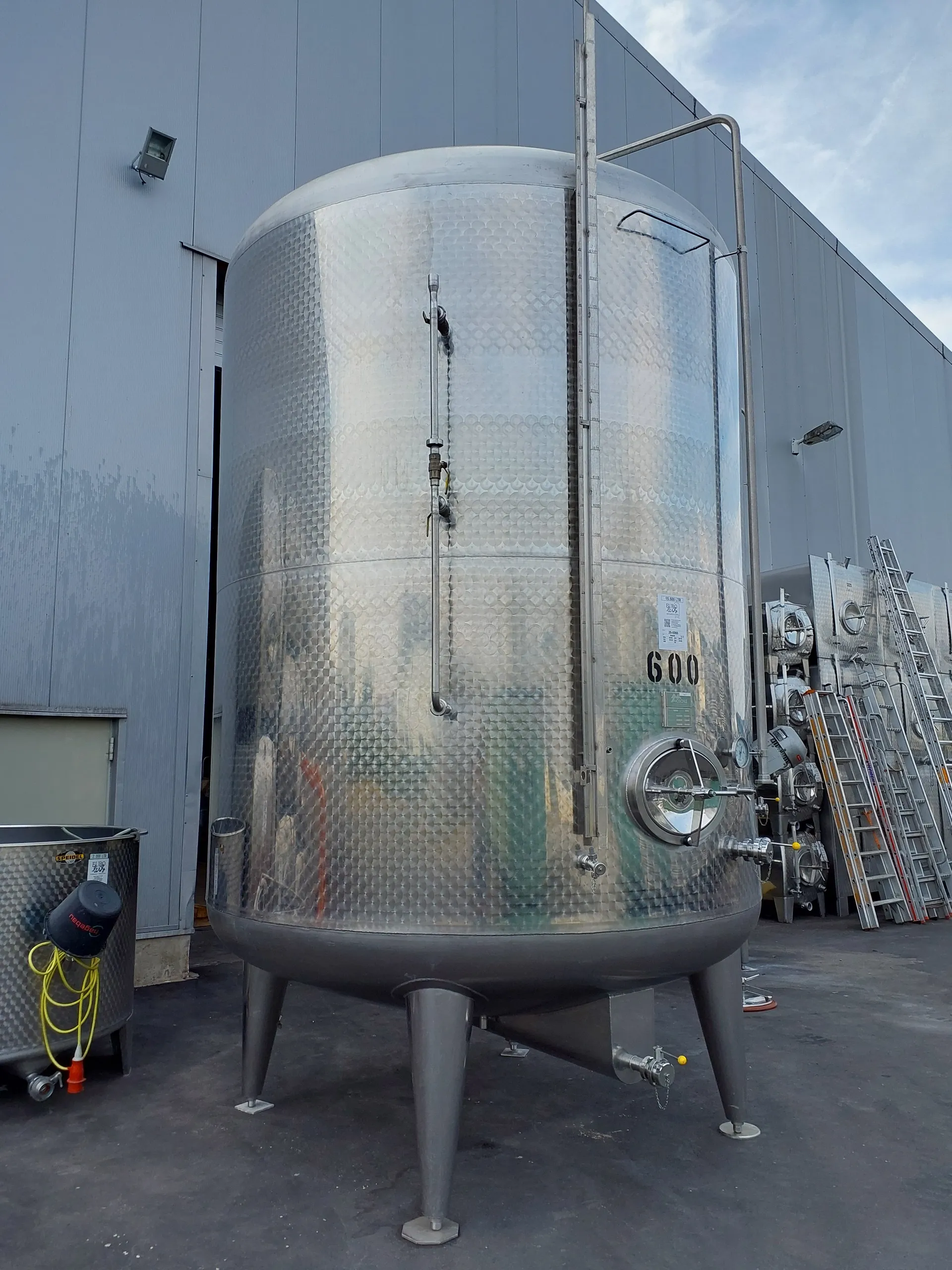 15.500 Liter Möschle Weintank, Lagertank mit Kühlmantel isoliert mit Rührwerk