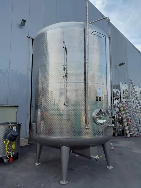 15.500 Liter Möschle Weintank, Lagertank mit Kühlmantel isoliert mit Rührwerk