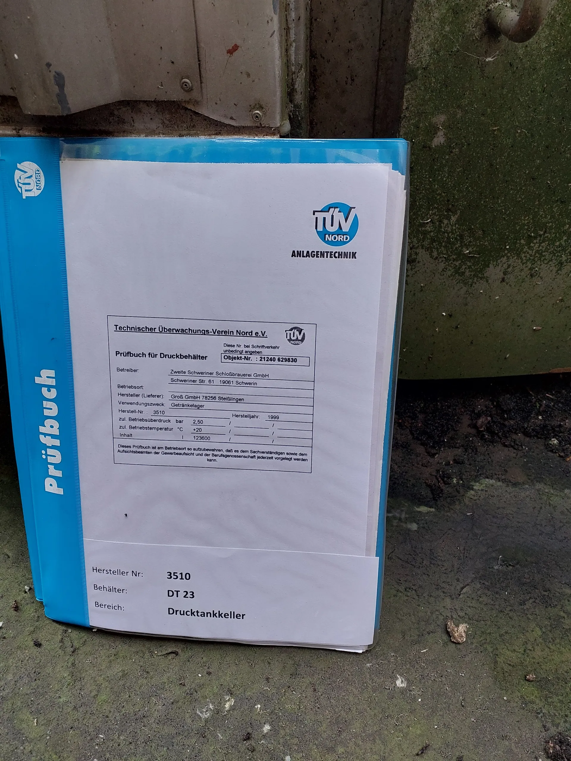 123.600 Liter GROSS Drucktank isoliert