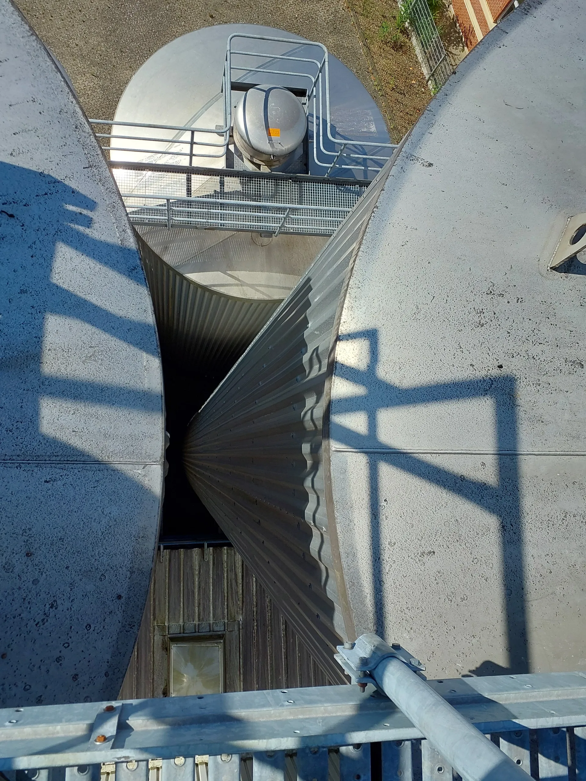 120.000 Liter Gresser 3 bar Drucktank isoliert