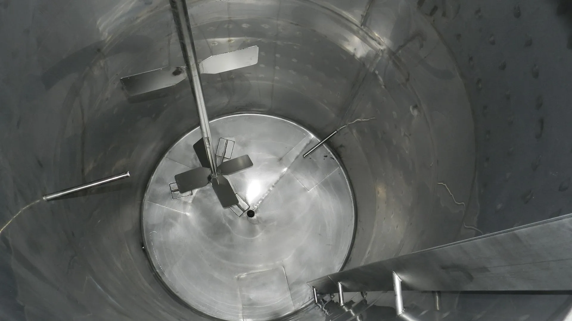 Milchtank 2000 Liter aus V2A mit Rührwerk