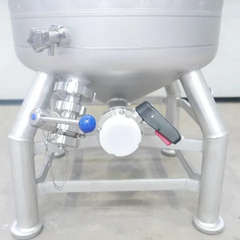 200 Liter Eurolux Biertank/ Lagertanks/ Drucktank mit Kühlmantel, rund, stehend aus V2A, Betriebsdruck: +2,0 bar