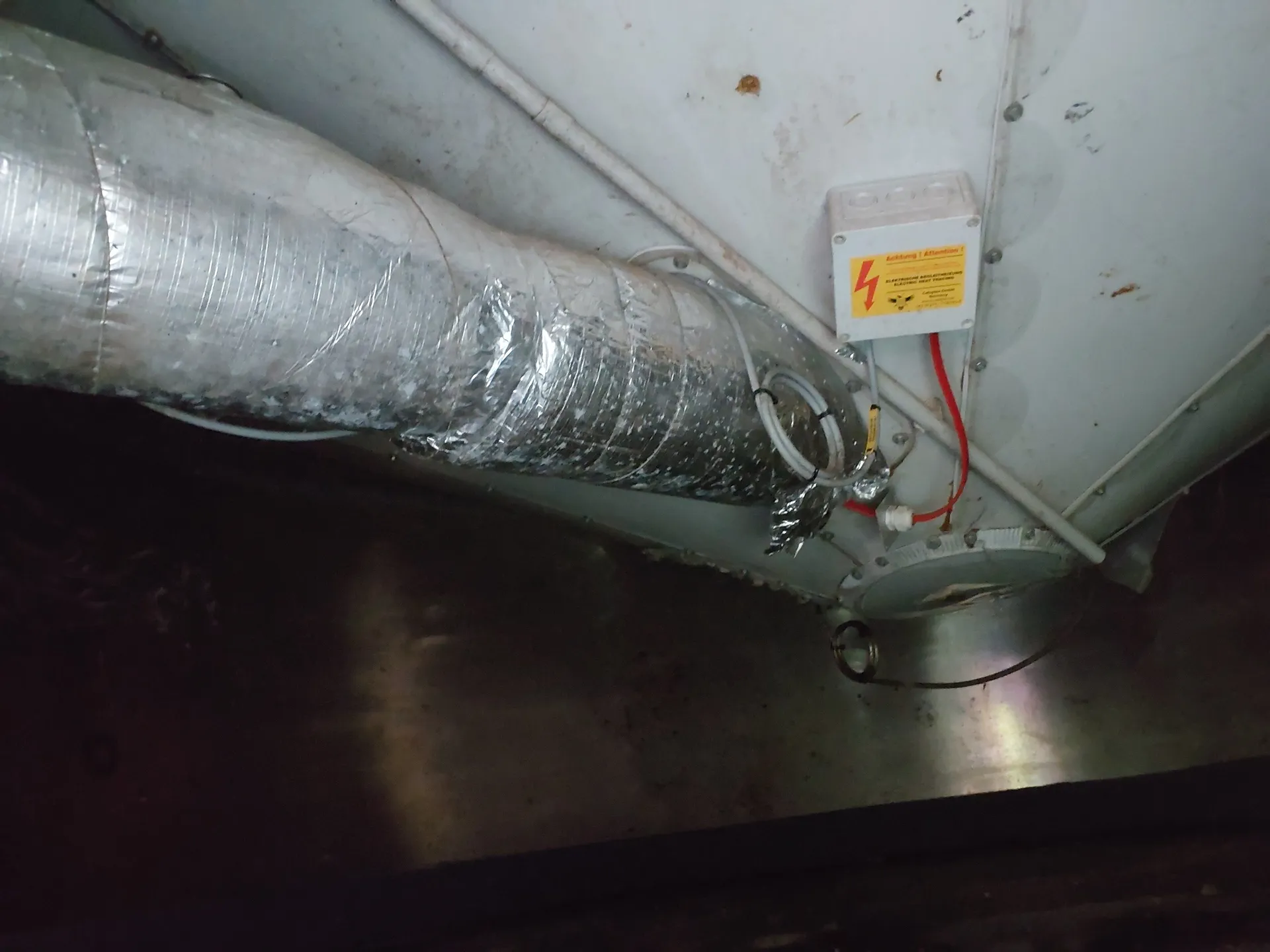 120.000 Liter Gresser 3 bar Drucktank isoliert
