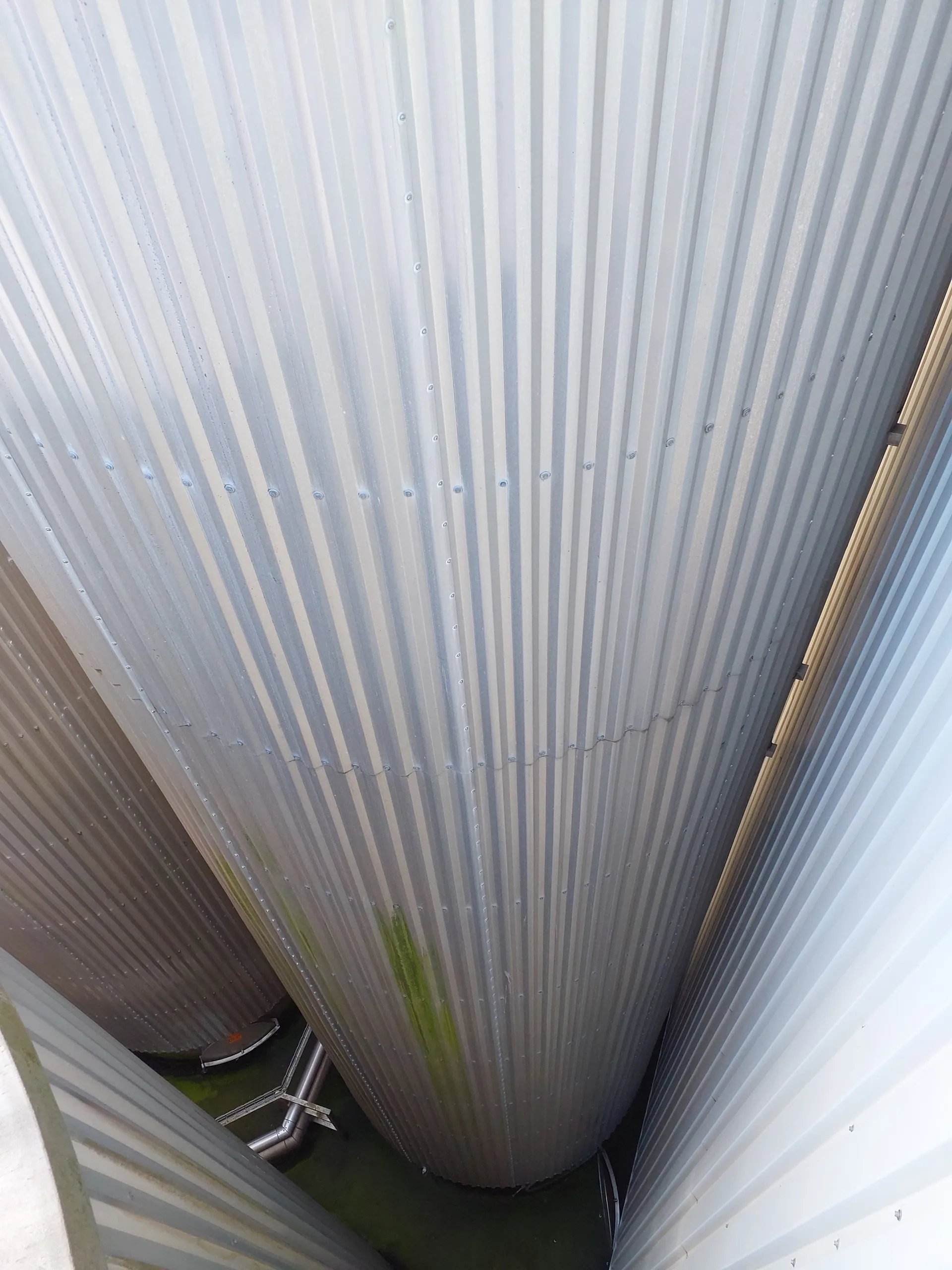 120.000 Liter Gresser 3 bar Drucktank isoliert