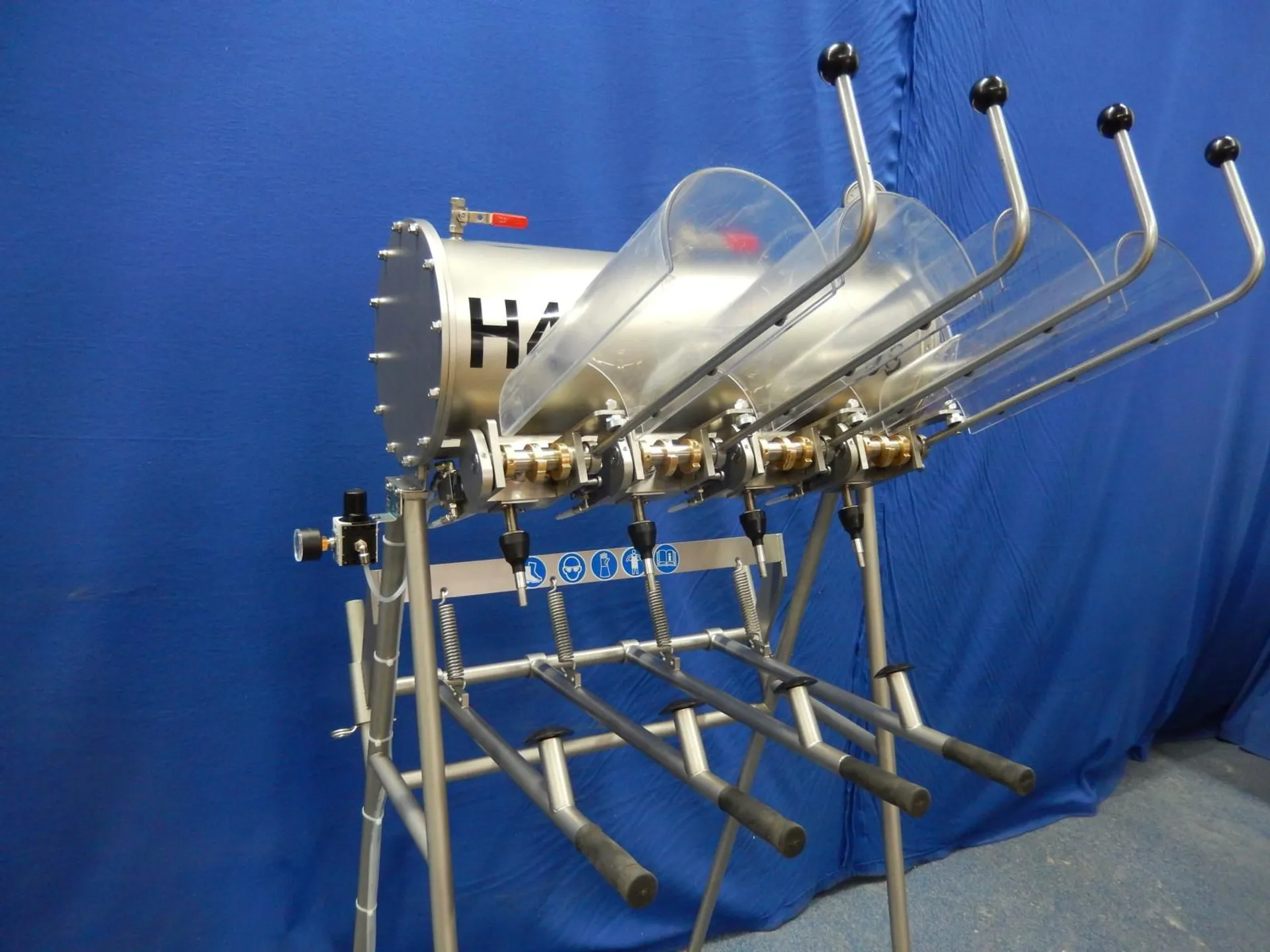 Halbautomatische Flaschenabfüllmaschine für 0,33 – 1 bzw. 2 L-Flaschen