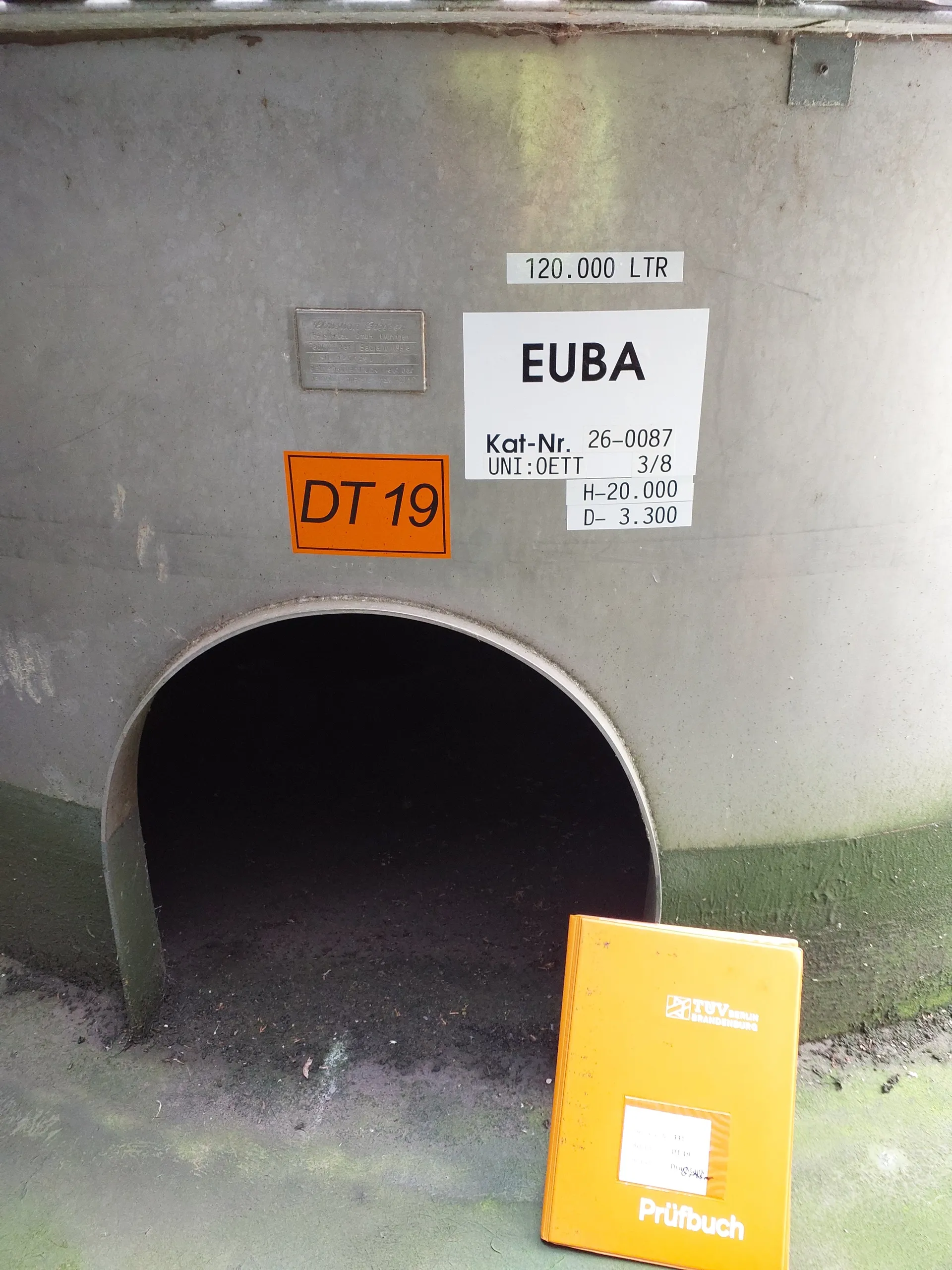 120.000 Liter Gresser 3 bar Drucktank isoliert