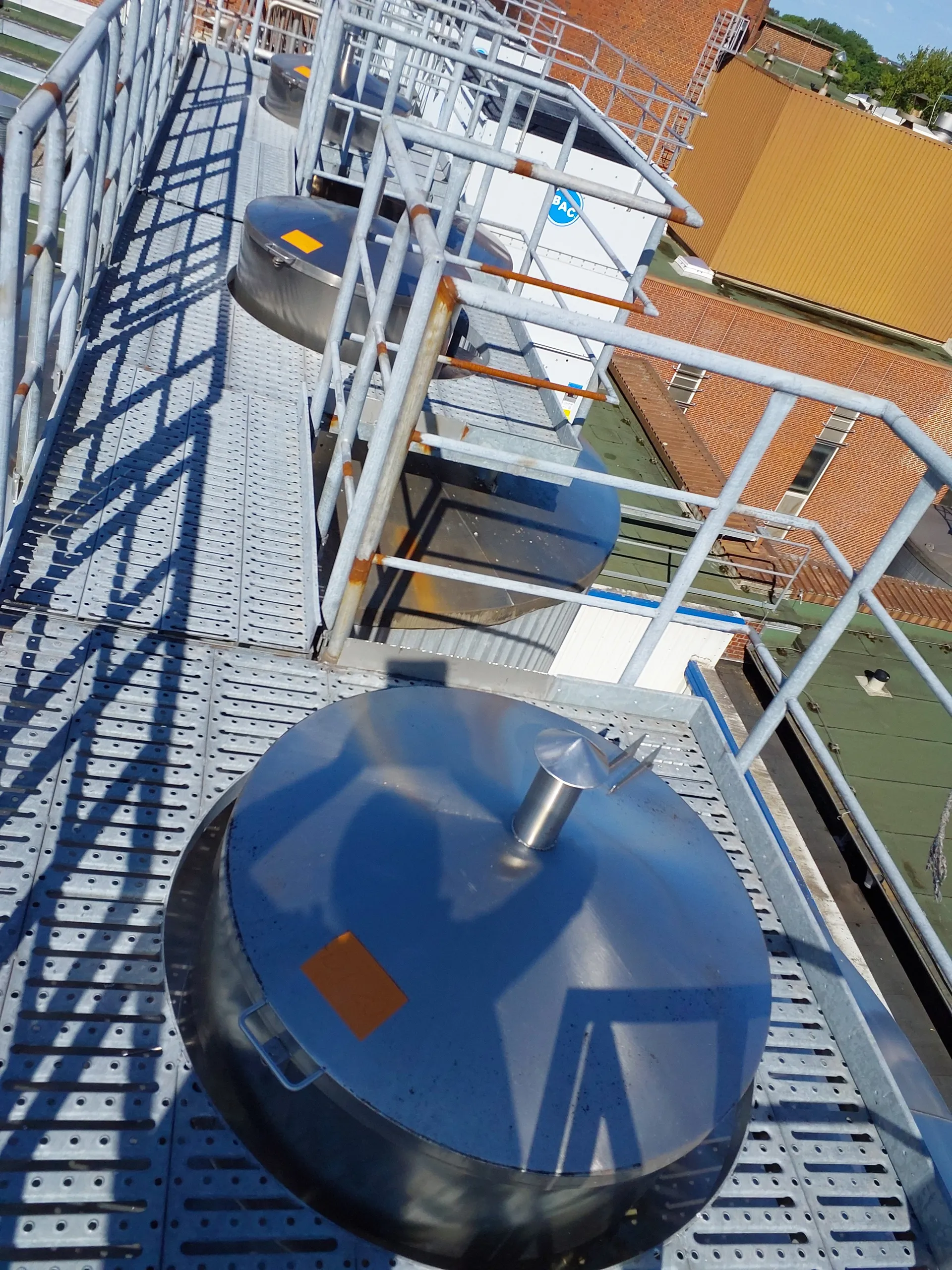 120.000 Liter Gresser 3 bar Drucktank isoliert