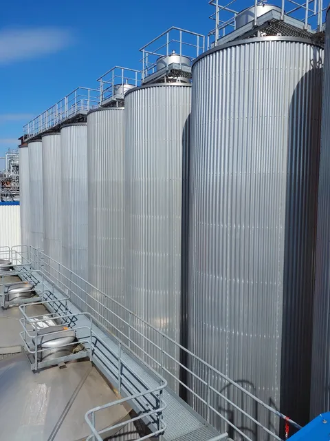 120.000 Liter Gresser 3 bar Drucktank isoliert