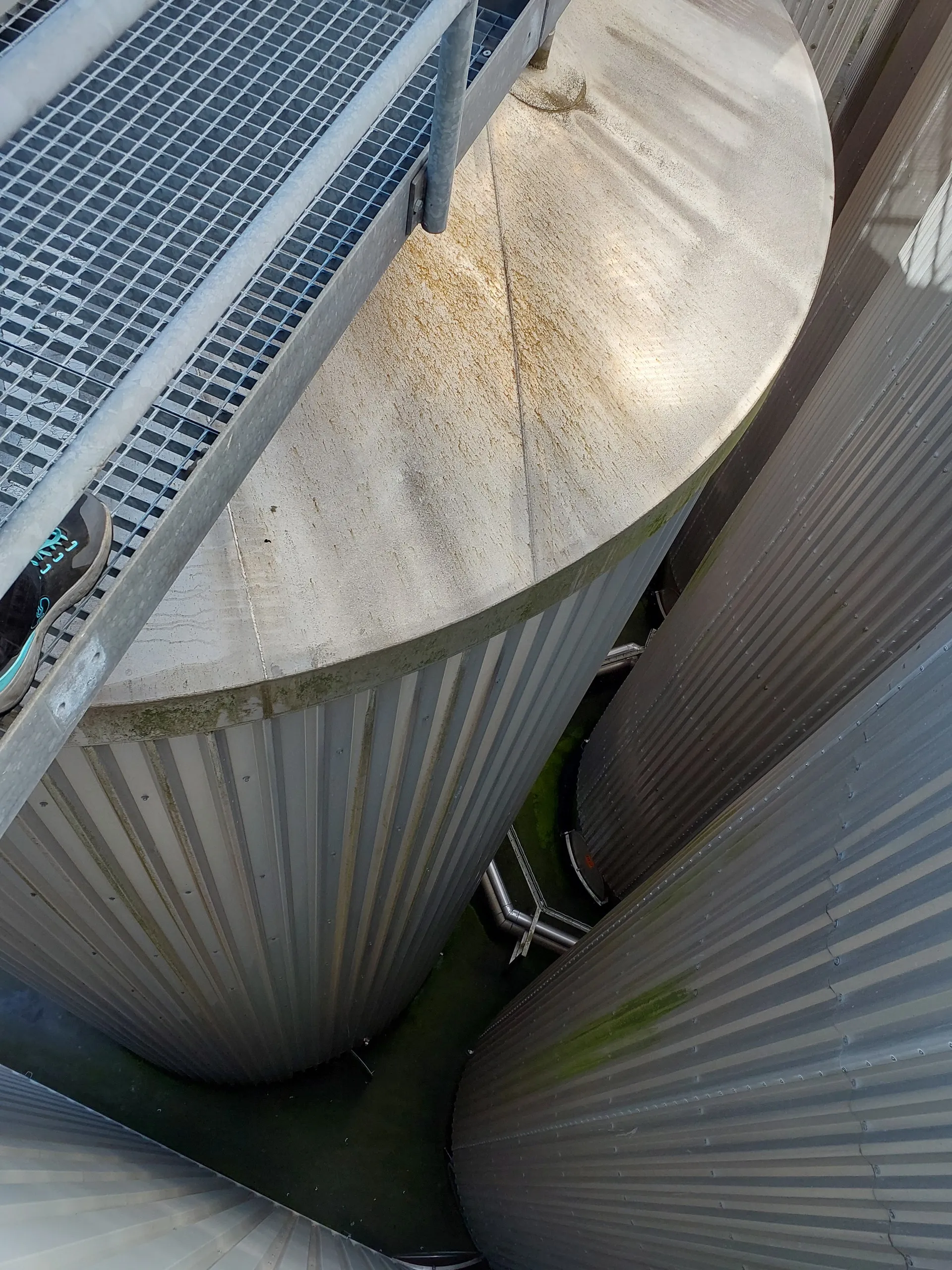 123.600 Liter GROSS Drucktank isoliert