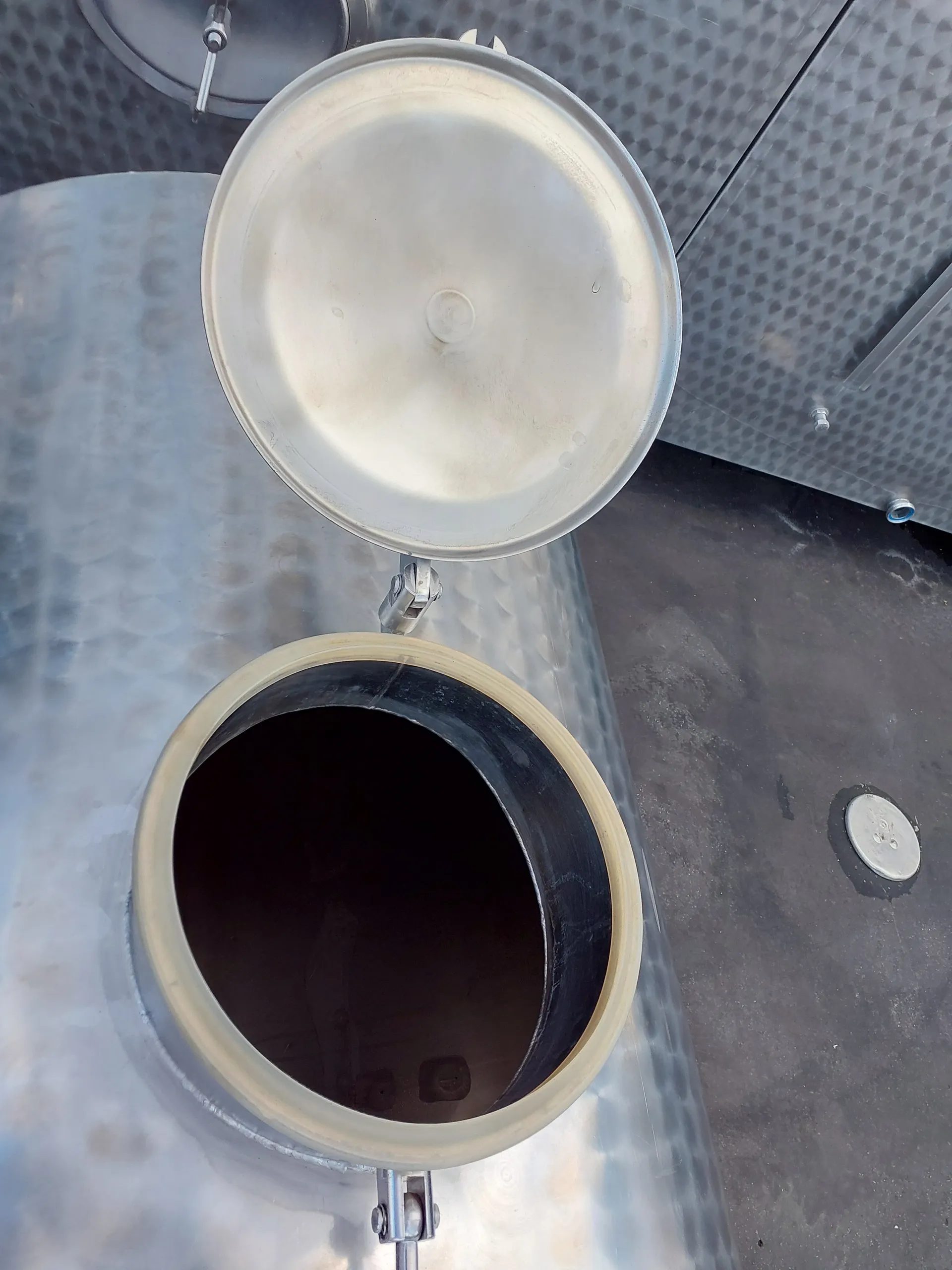 1.140 Liter Lagertank/ Weintank aus V2A