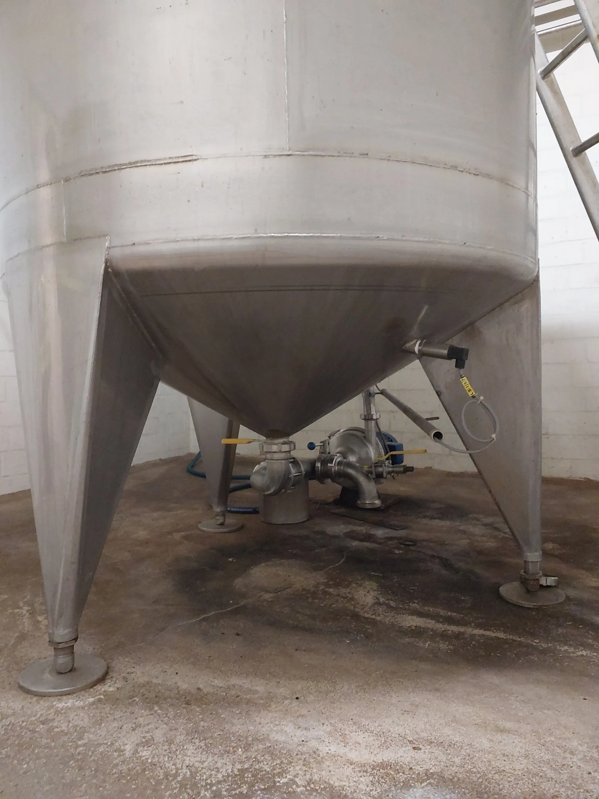 1.650 Liter  Jorns Lagertank mit Rührwerk