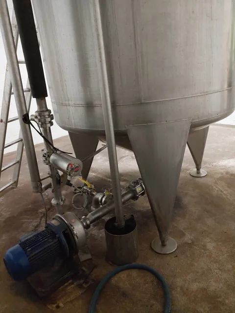 1.650 Liter  Jorns Lagertank mit Rührwerk