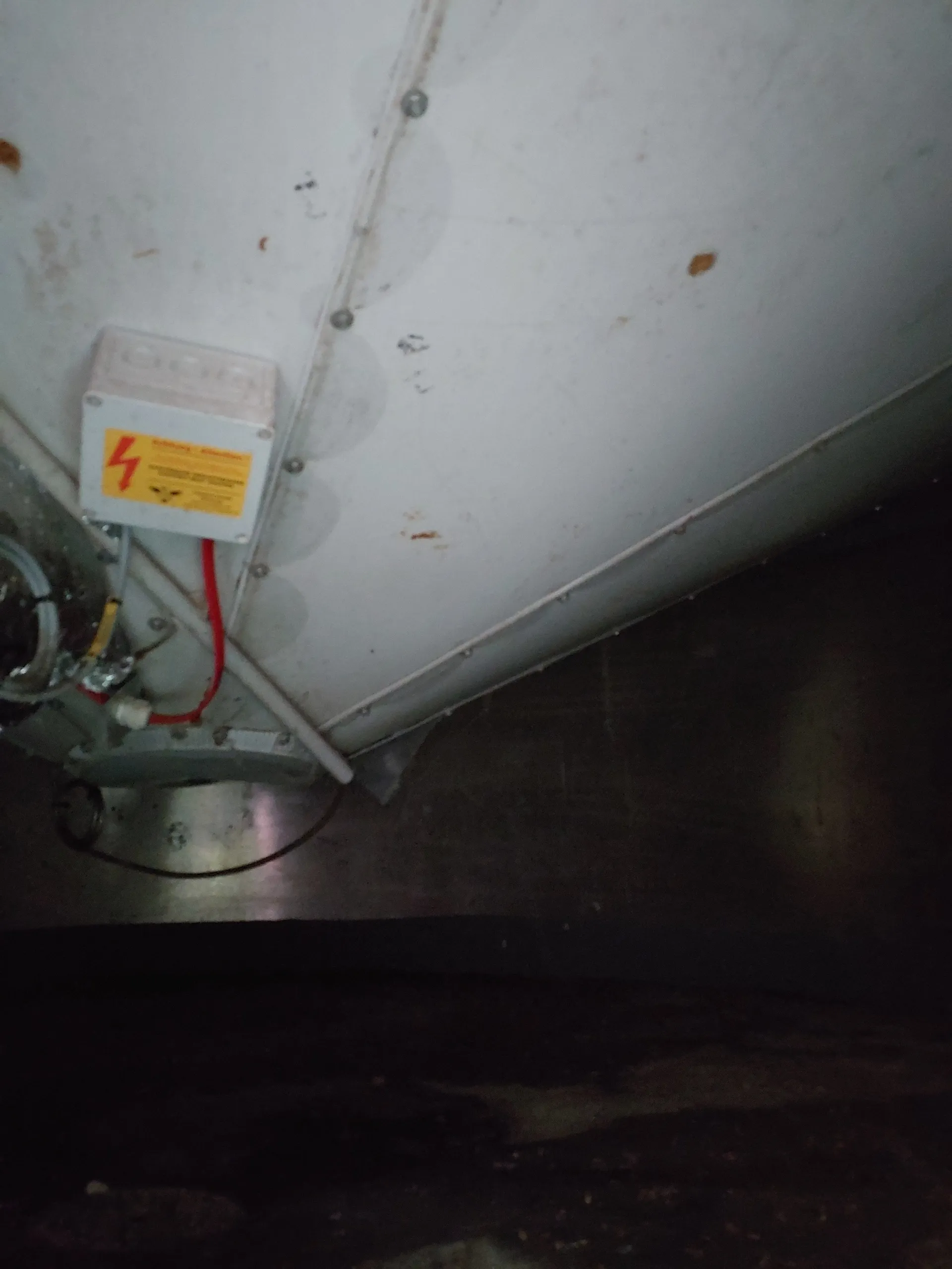 120.000 Liter Gresser 3 bar Drucktank isoliert