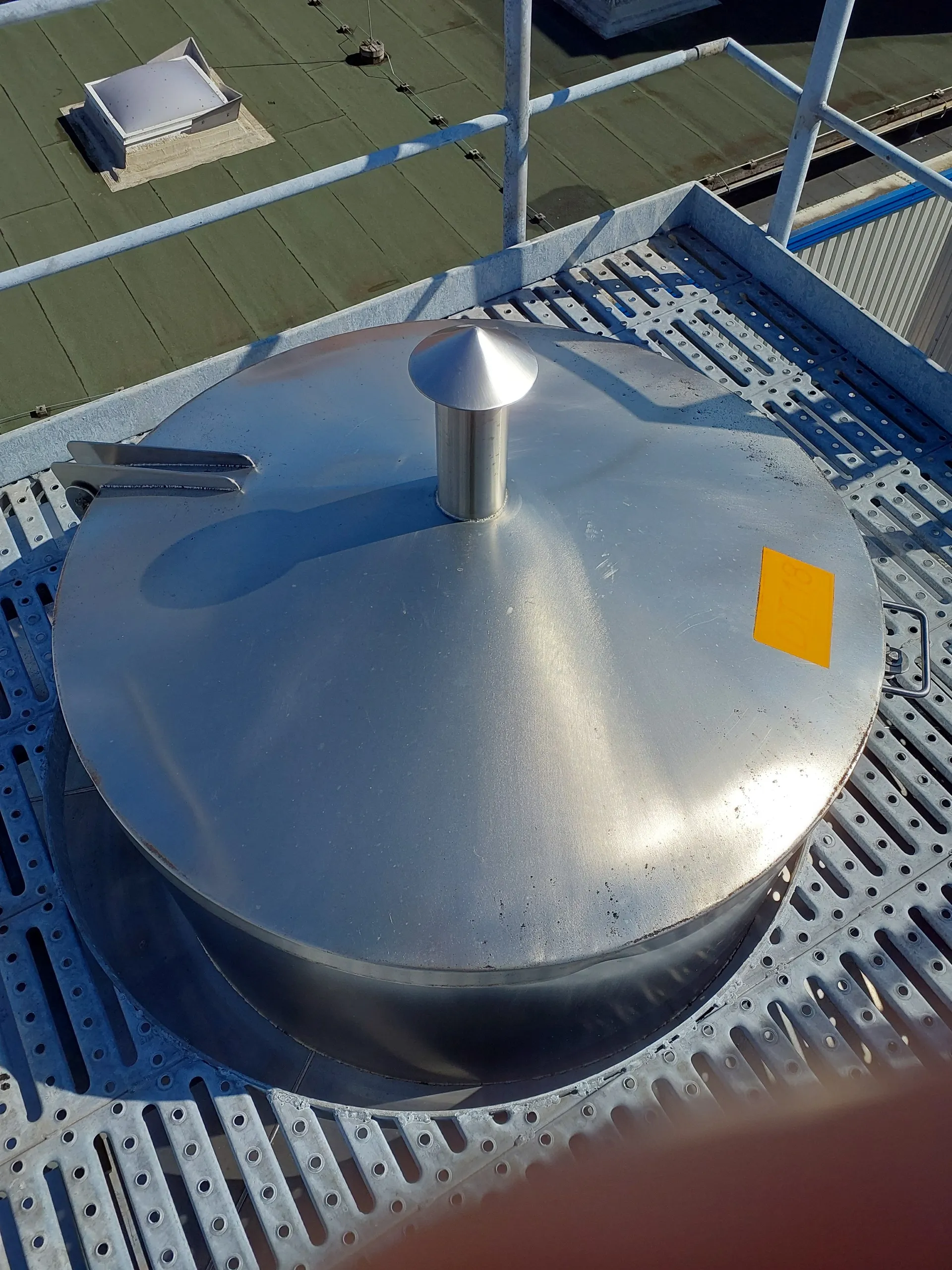 120.000 Liter Gresser 3 bar Drucktank isoliert