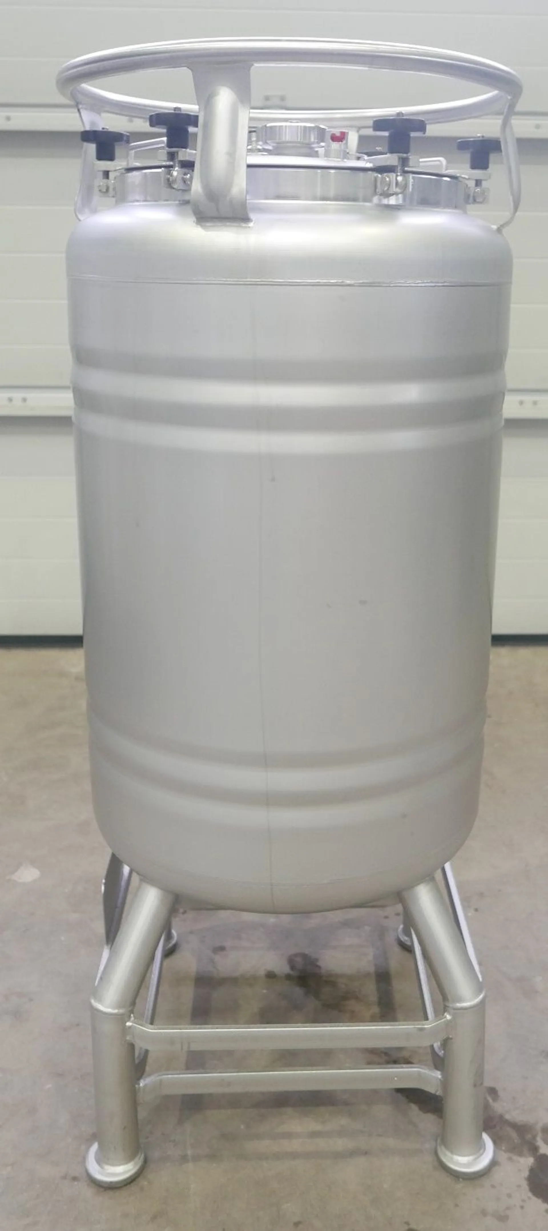200 liters Eurolux Beer Tank/ Storage Tank/ Pressure Tank  in AISI 304
