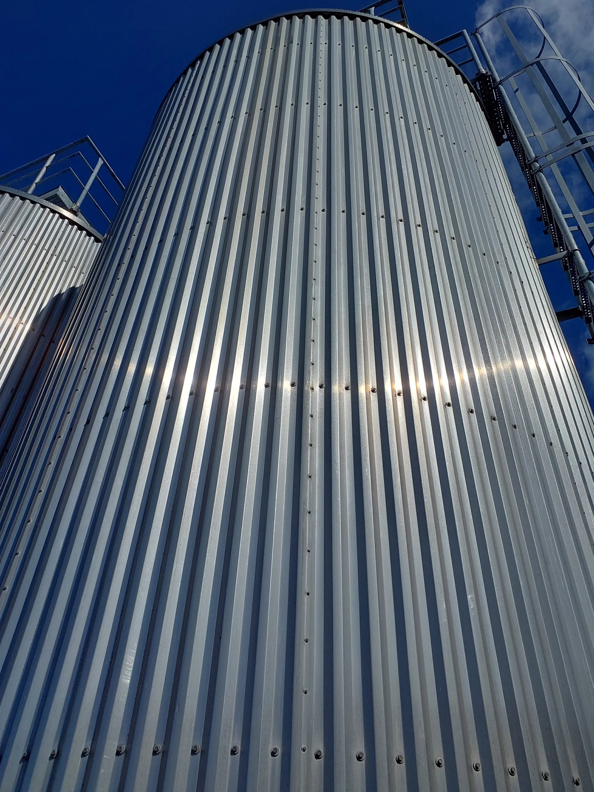 120.000 Liter Gresser 3 bar Drucktank isoliert