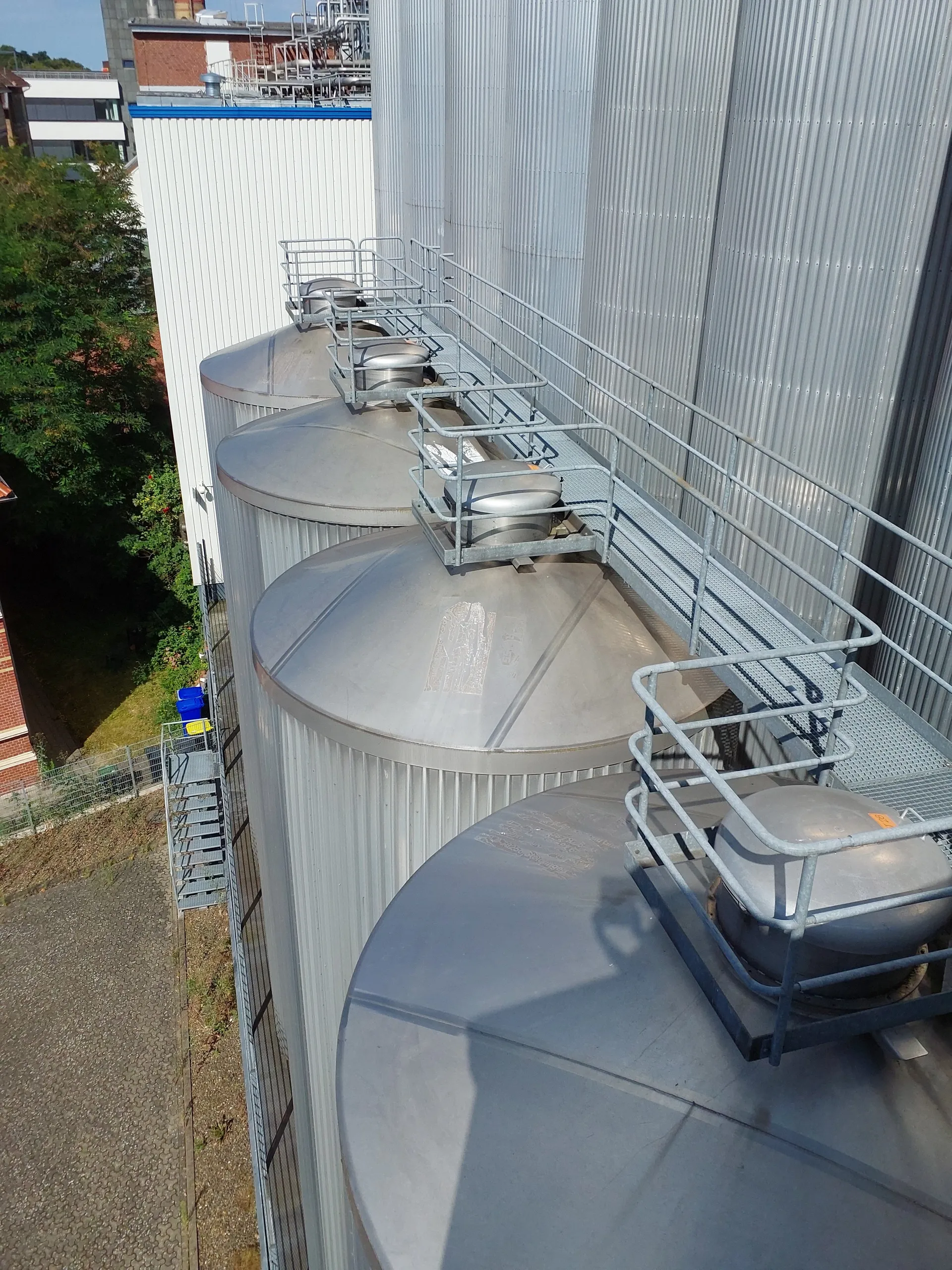 123.600 Liter GROSS Drucktank isoliert