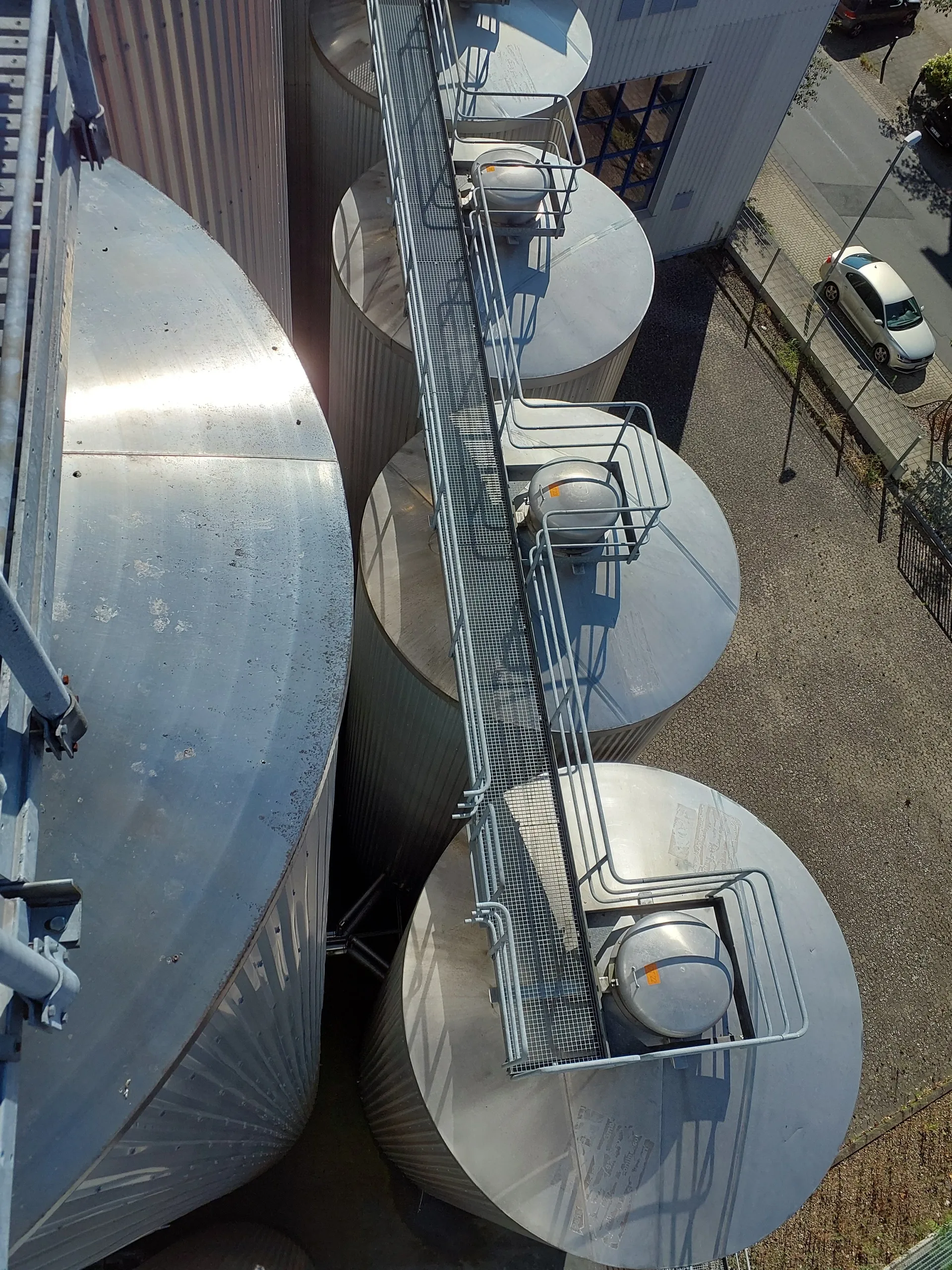 123.600 Liter GROSS Drucktank isoliert