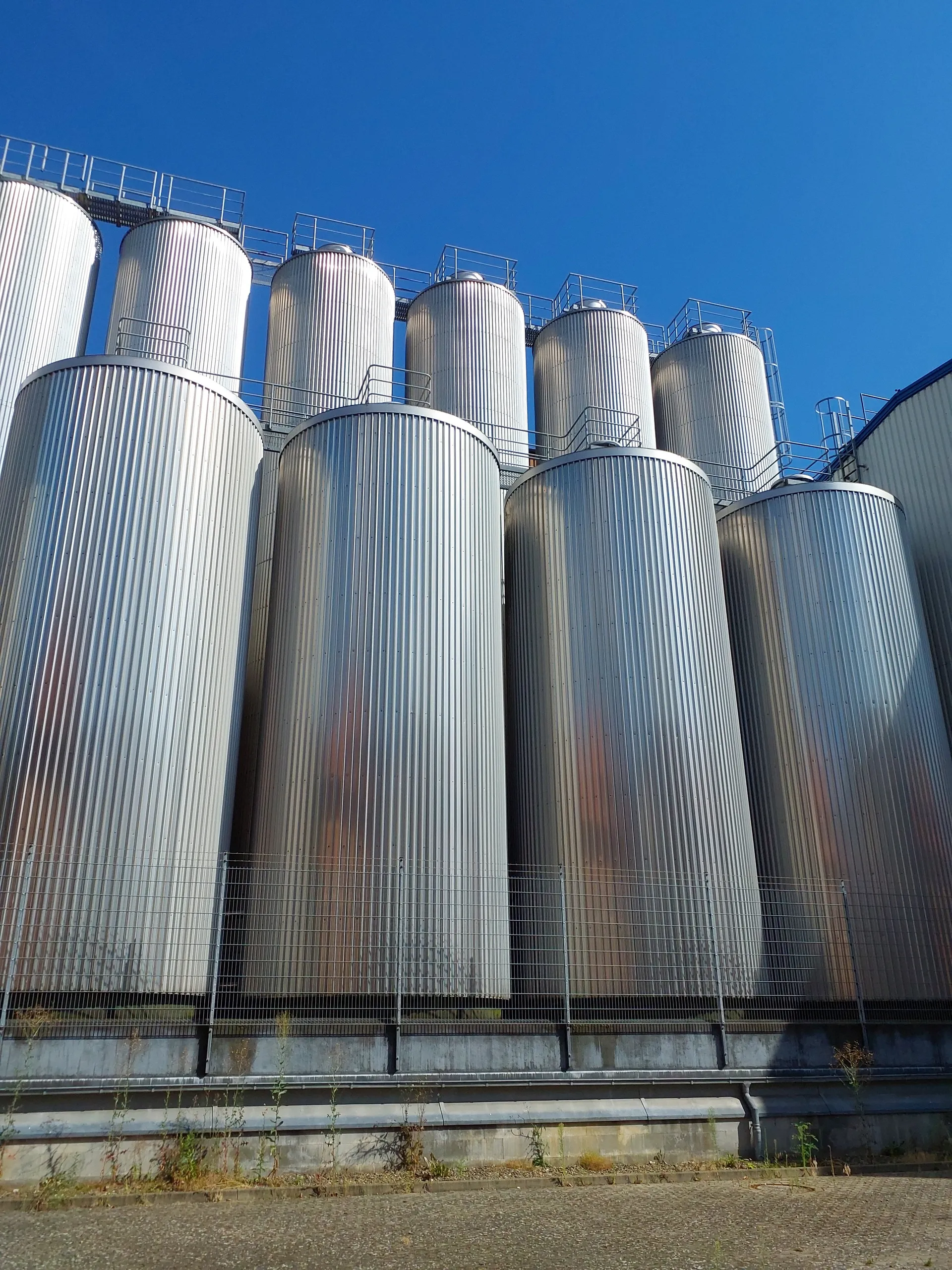 123.600 Liter GROSS Drucktank isoliert
