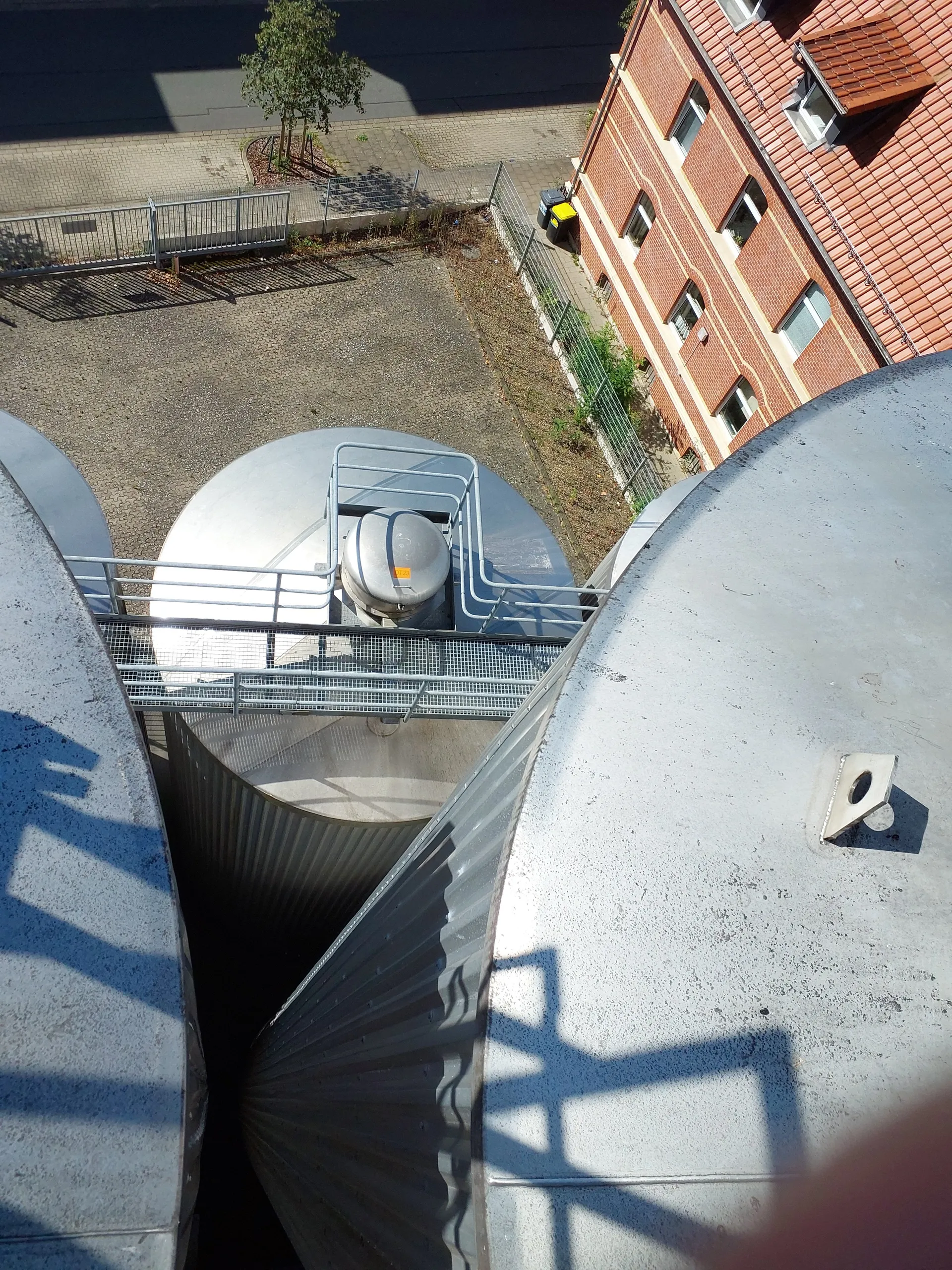 123.600 Liter GROSS Drucktank isoliert
