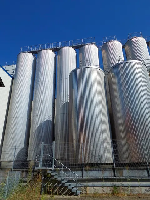 120.000 Liter Gresser 3 bar Drucktank isoliert