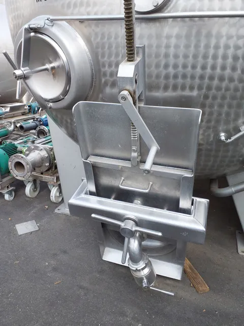 10.500 Liter Maischebehälter mit Kühlschlangen