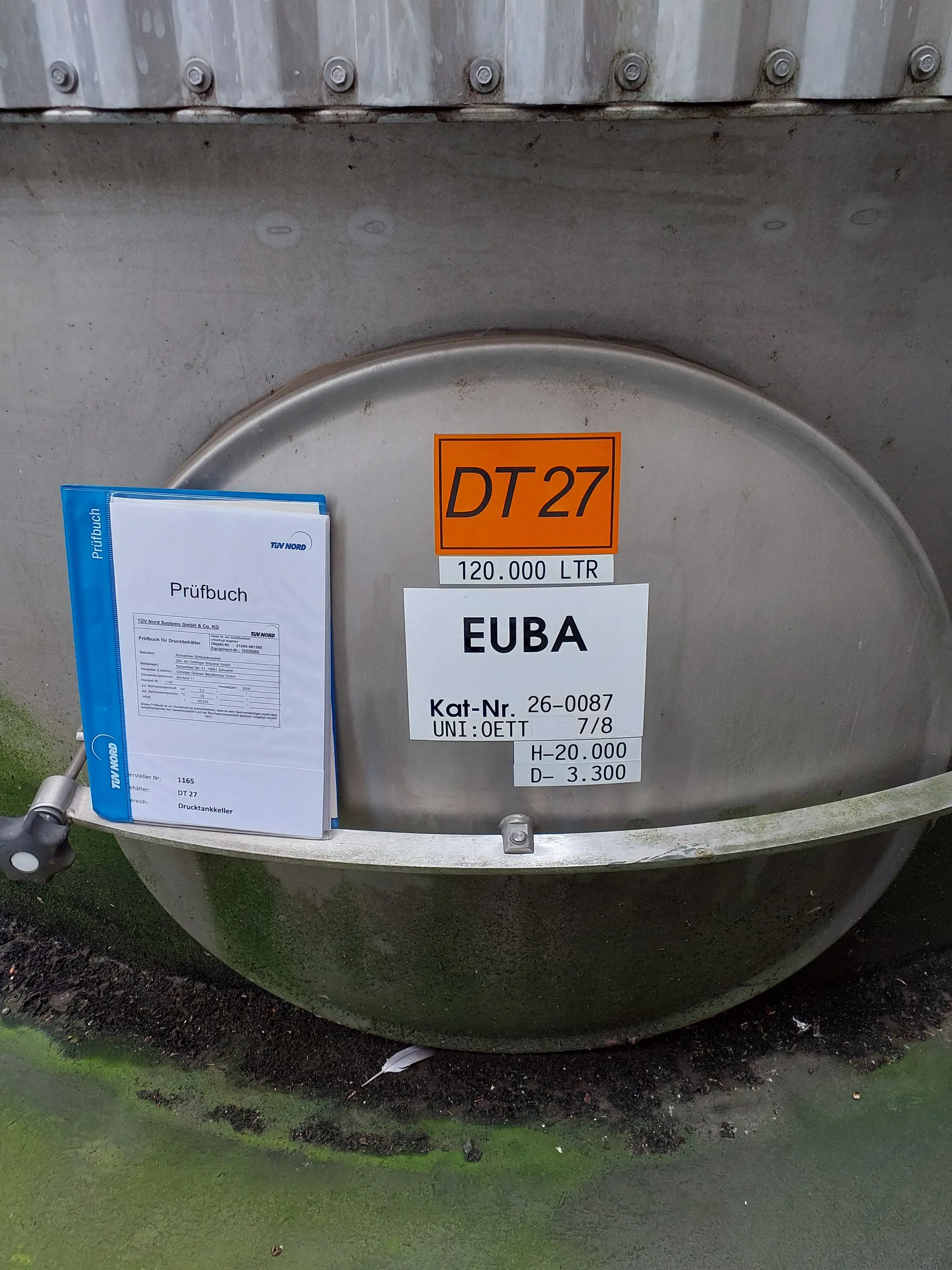 120.000 Liter Gresser 3 bar Drucktank isoliert