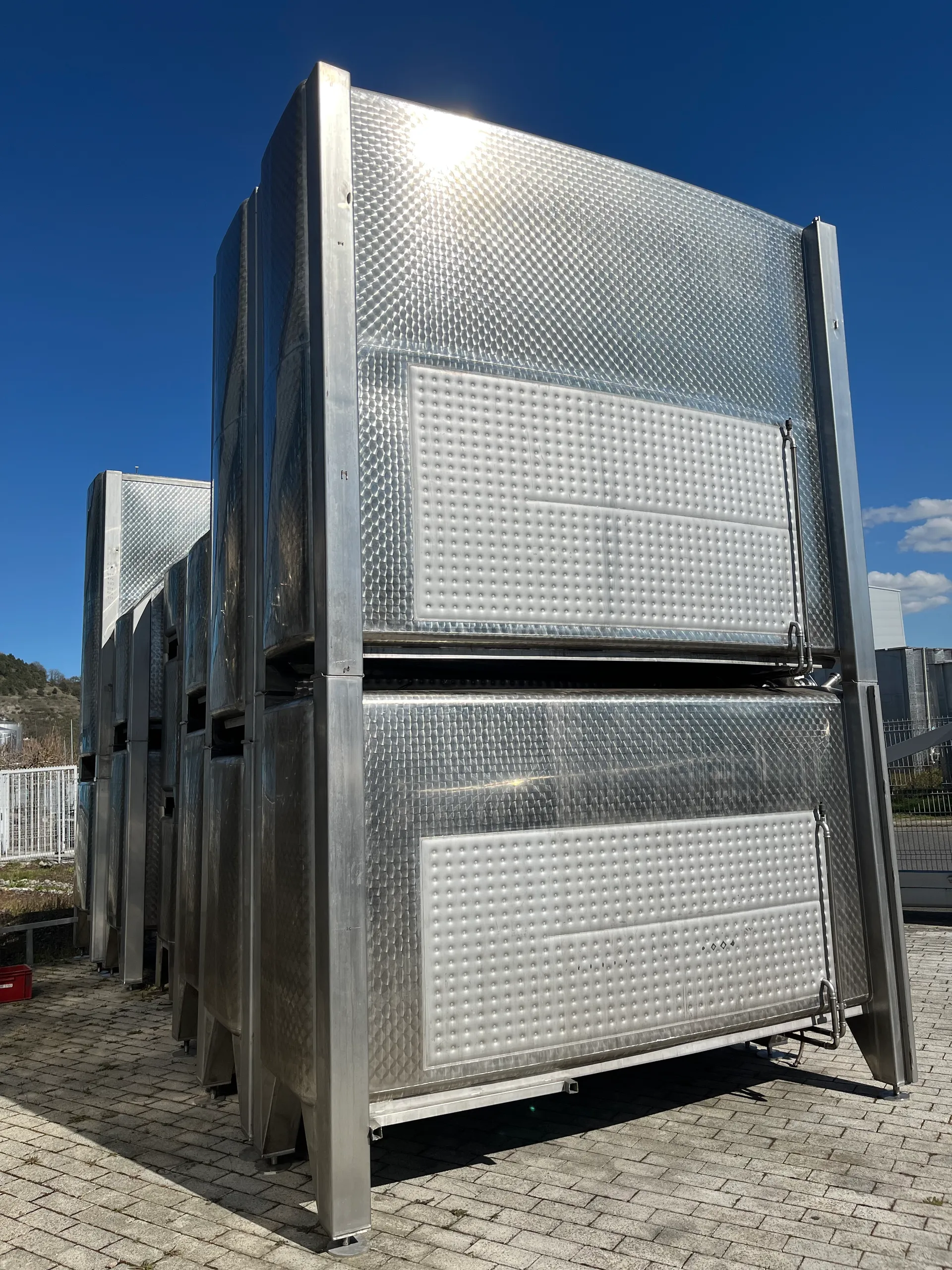 8.000 Liter Weintank kubisch mit Kühlmantel 