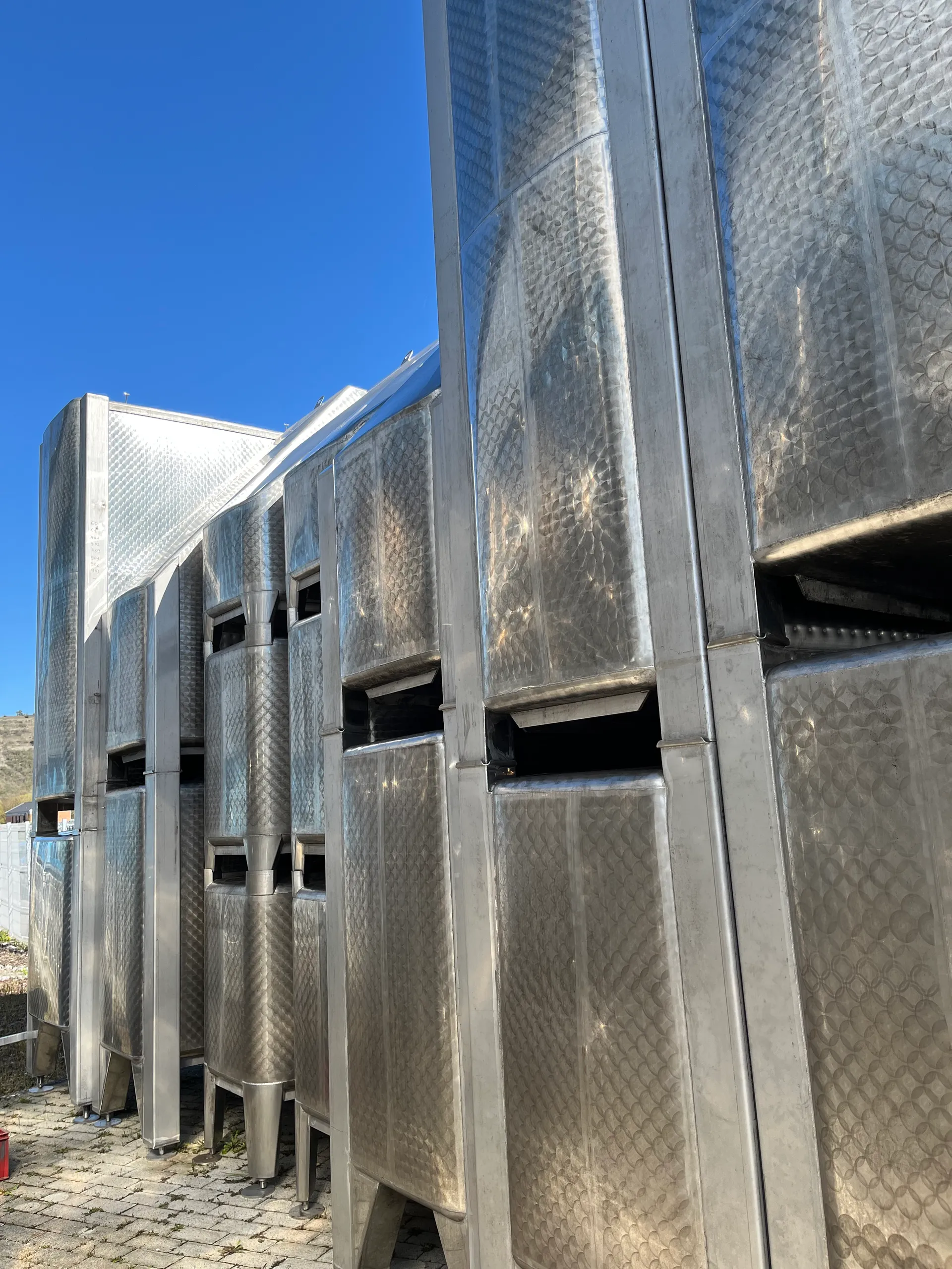 25-0243 4.250 Liter Weintank/ Lagertank kubisch raumangepasst