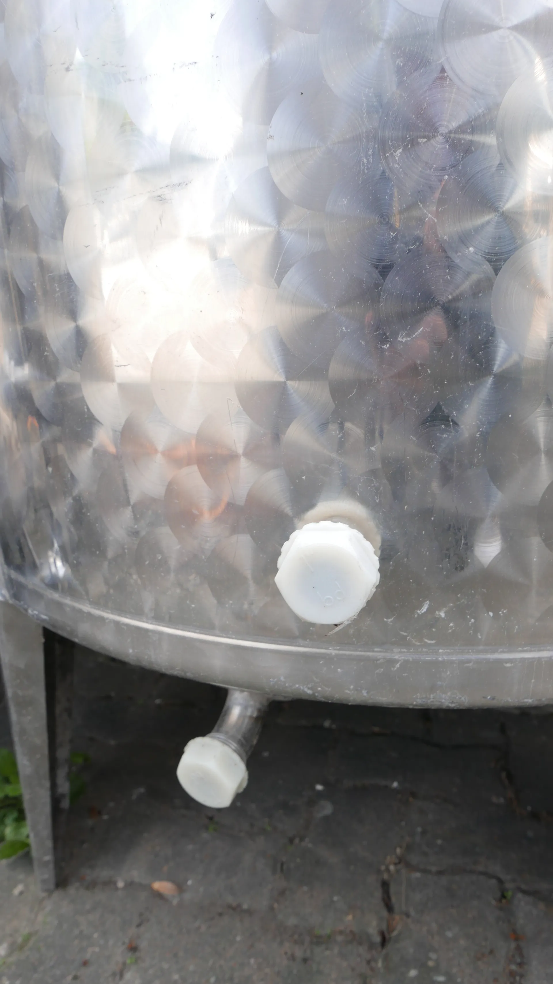 25-0038 625 Liter Weintank