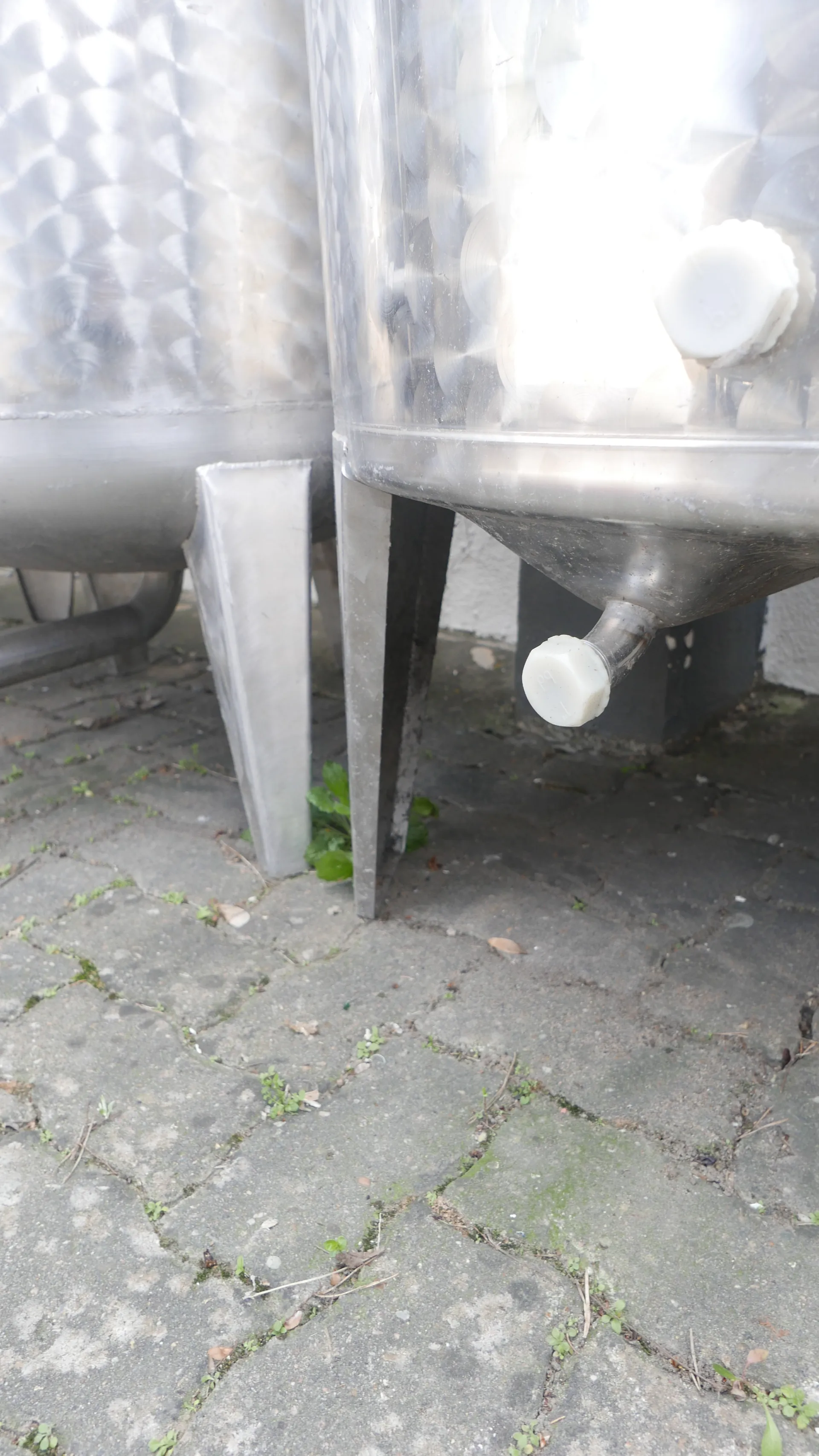 25-0038 625 Liter Weintank