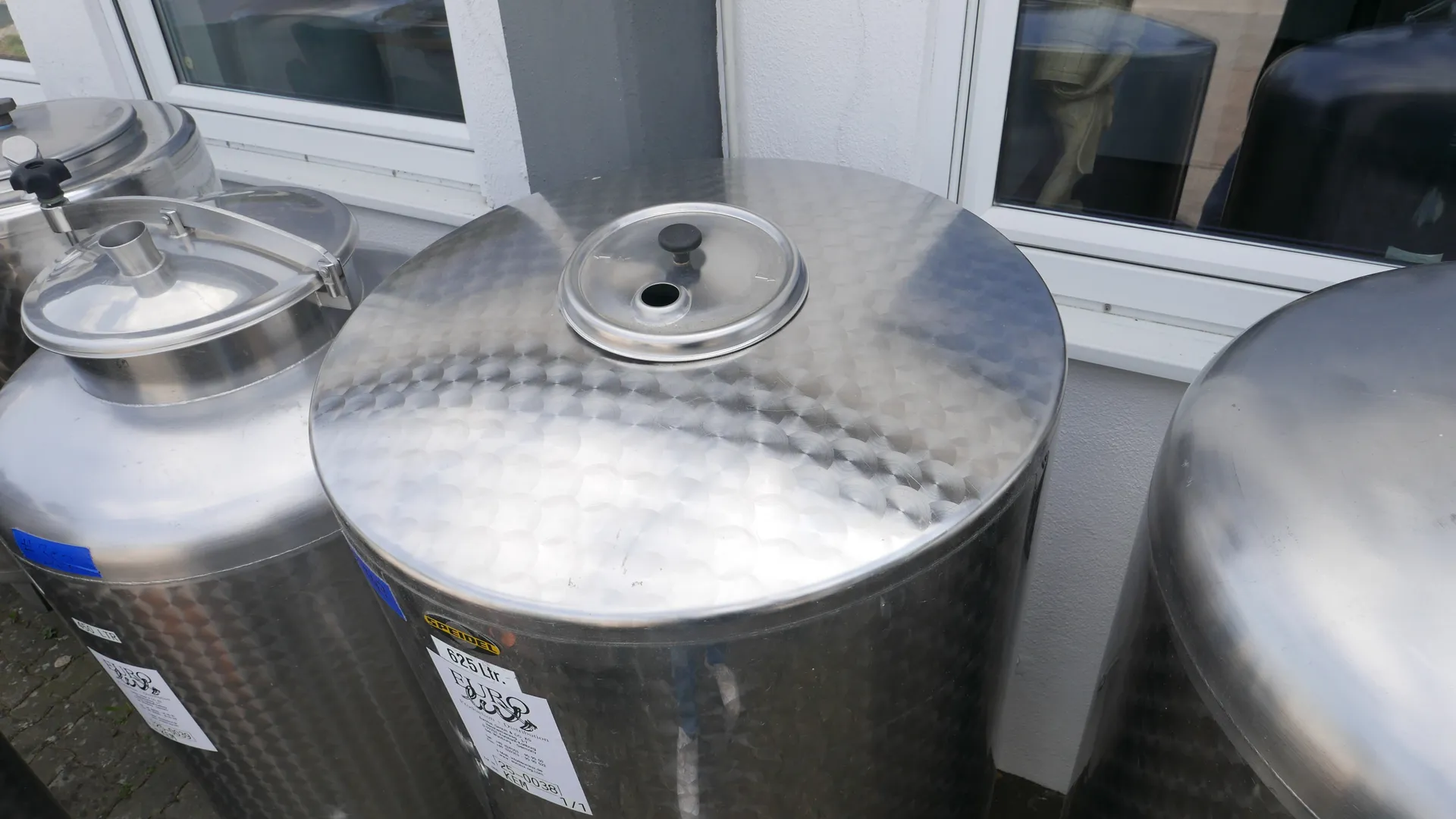 25-0038 625 Liter Weintank