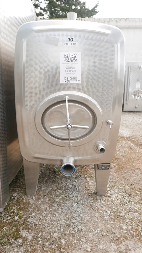 25-007 Weintank 800 Liter