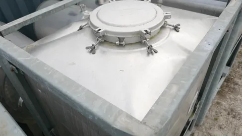 25-0085 1.050 Liter Transporttank aus V2A kubisch auf Gestell