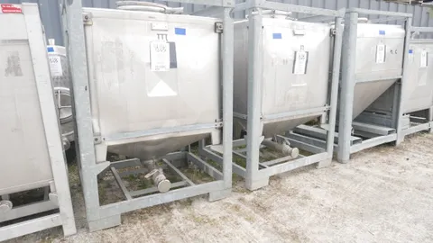 25-0085 1.050 Liter Transporttank aus V2A kubisch auf Gestell